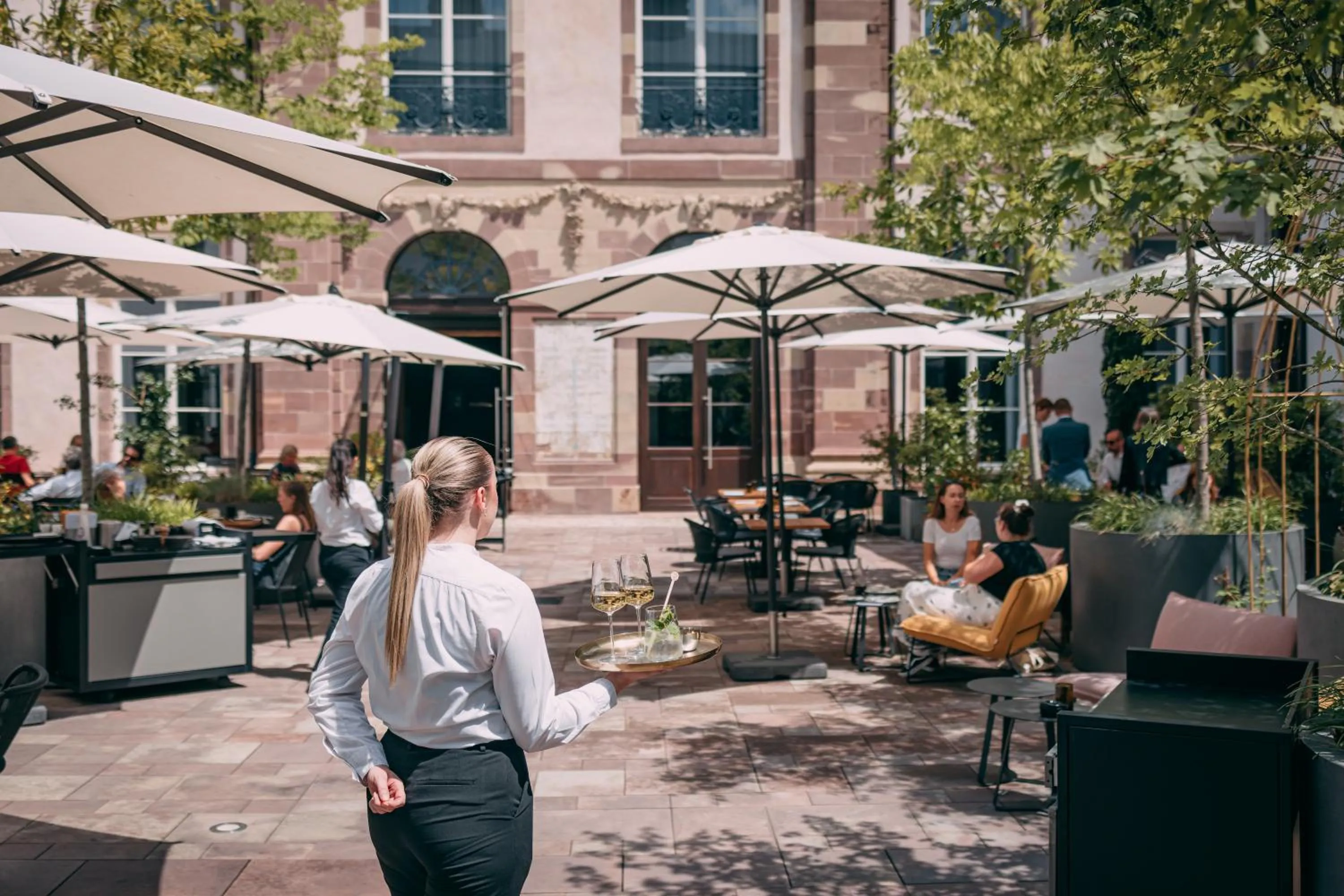 Patio in Hôtel LÉONOR the place to live