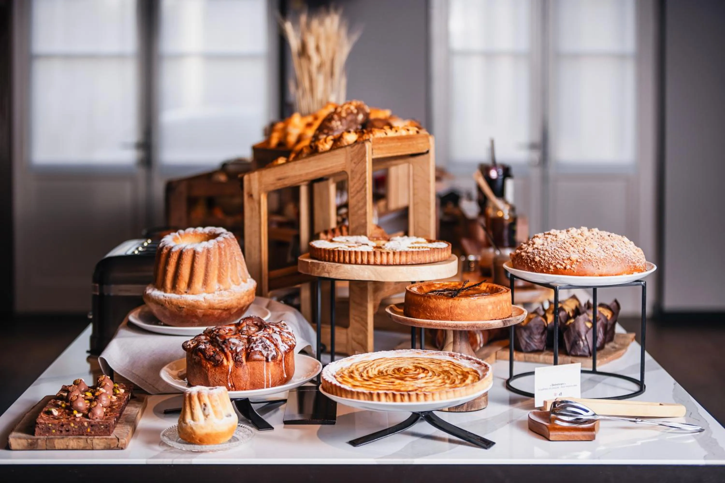 Breakfast in Hôtel LÉONOR the place to live