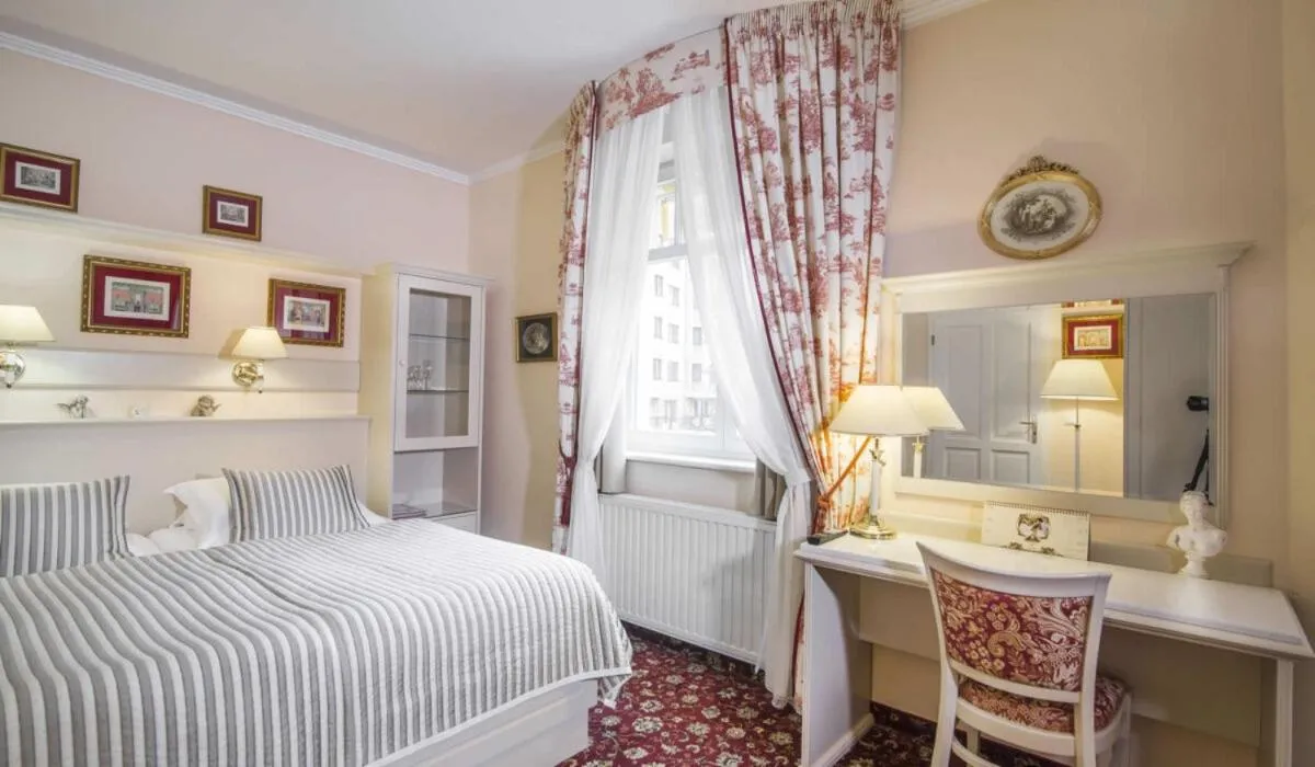 Bed in Karlsbad Grande Madonna