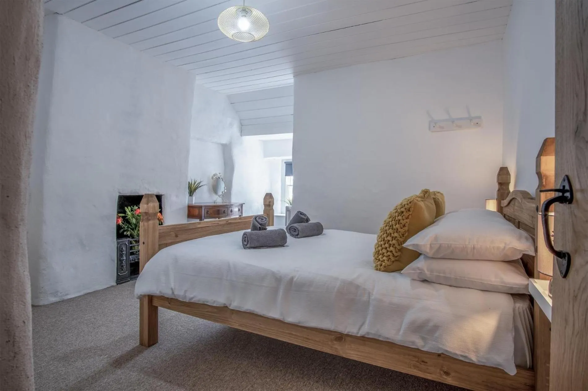 Floor plan, Bed in Brook Cottage - 2 Bedroom Cottage - Dale