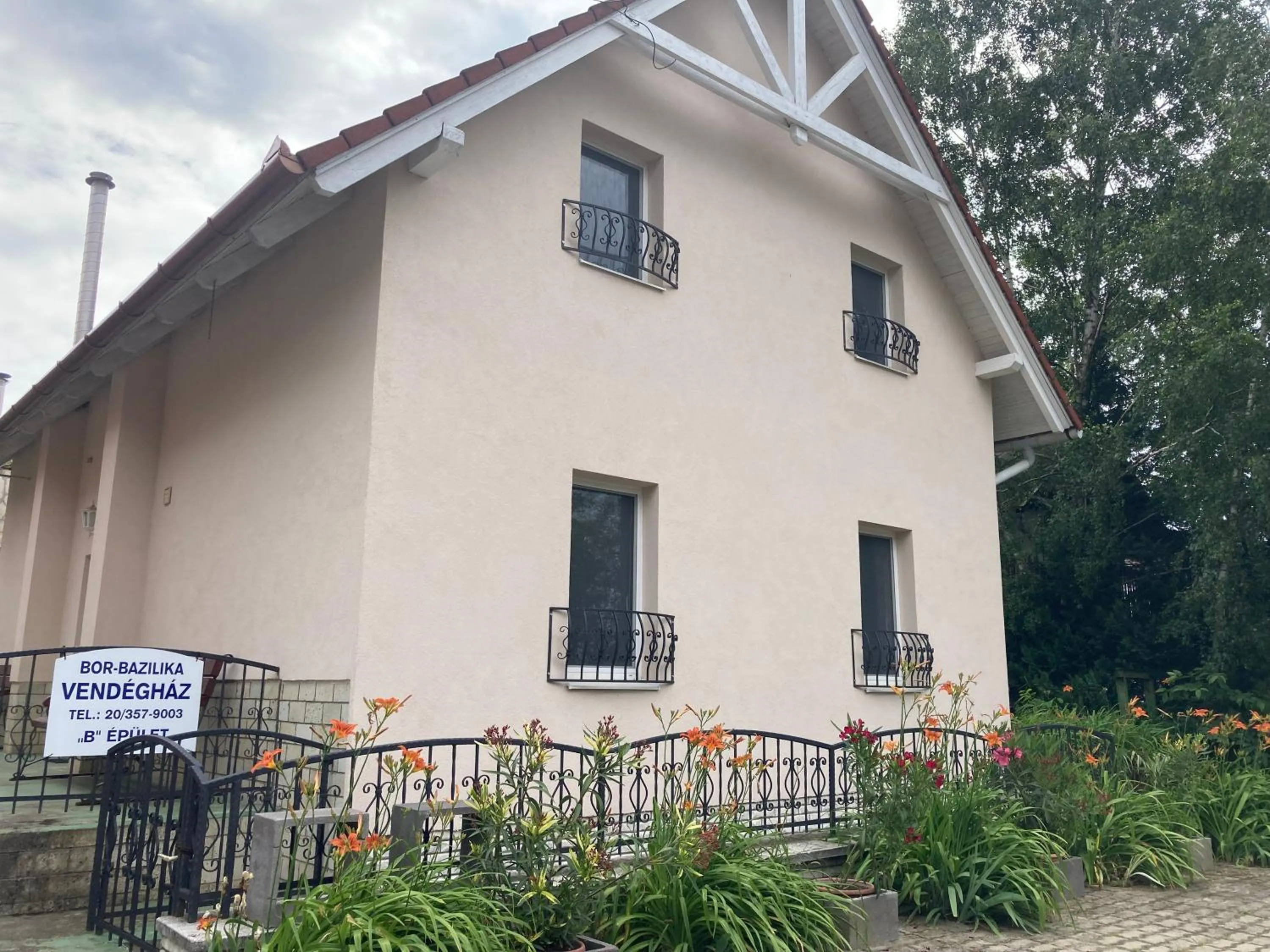 Property building in Bor-Bazilika-Vendégház