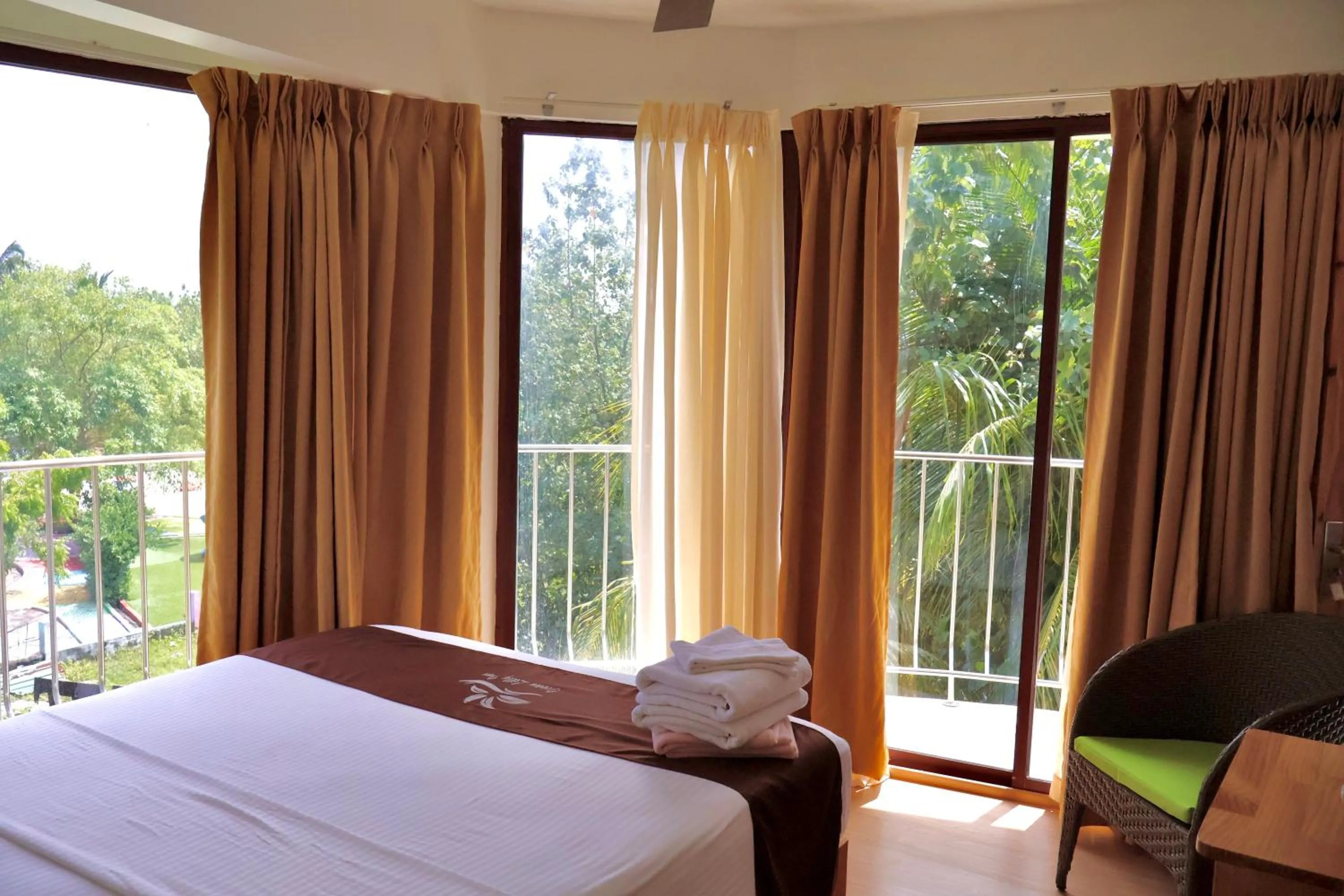 Bed in Ocean Lilly Inn