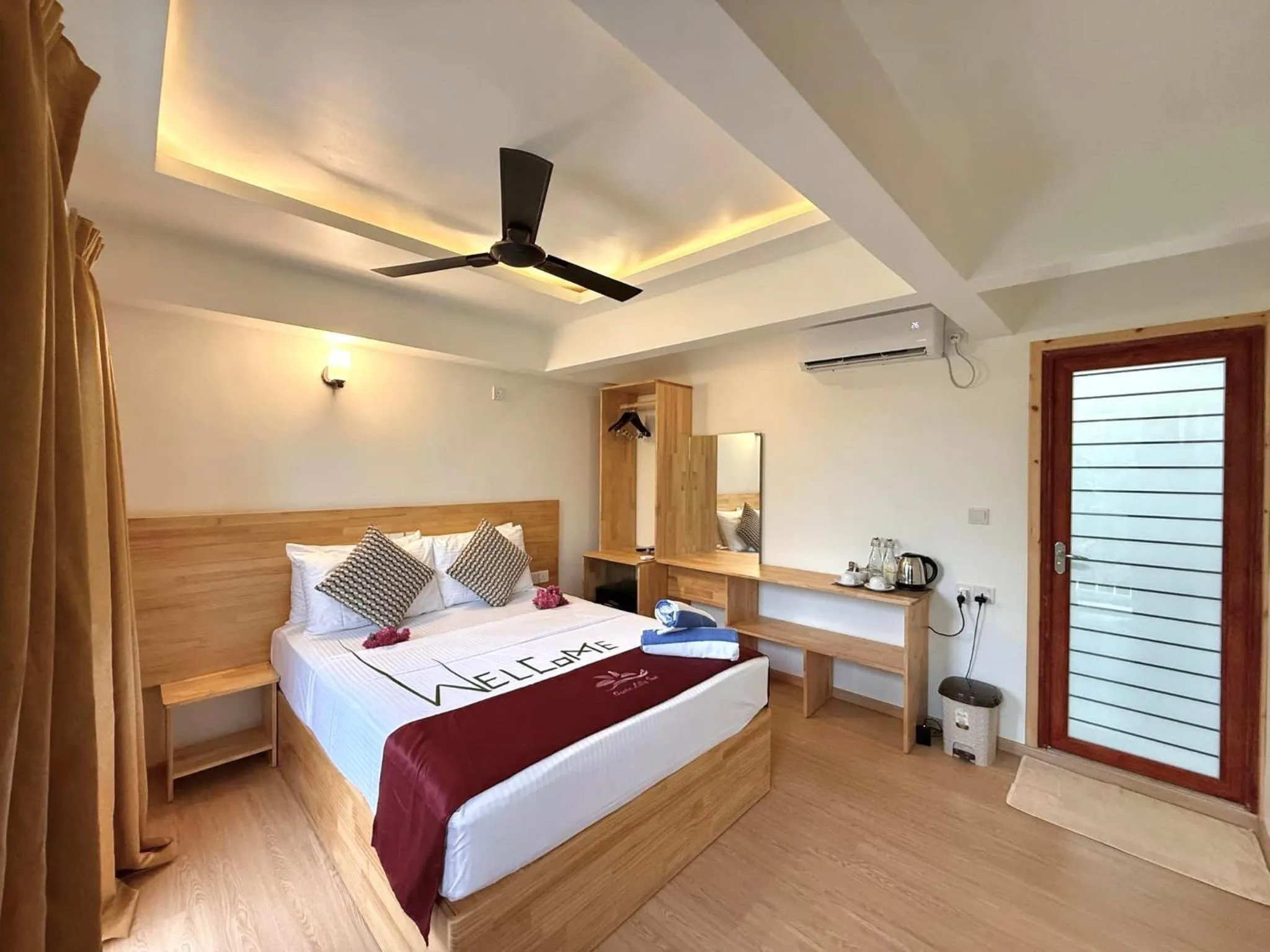 Bedroom, Bed in Ocean Lilly Inn