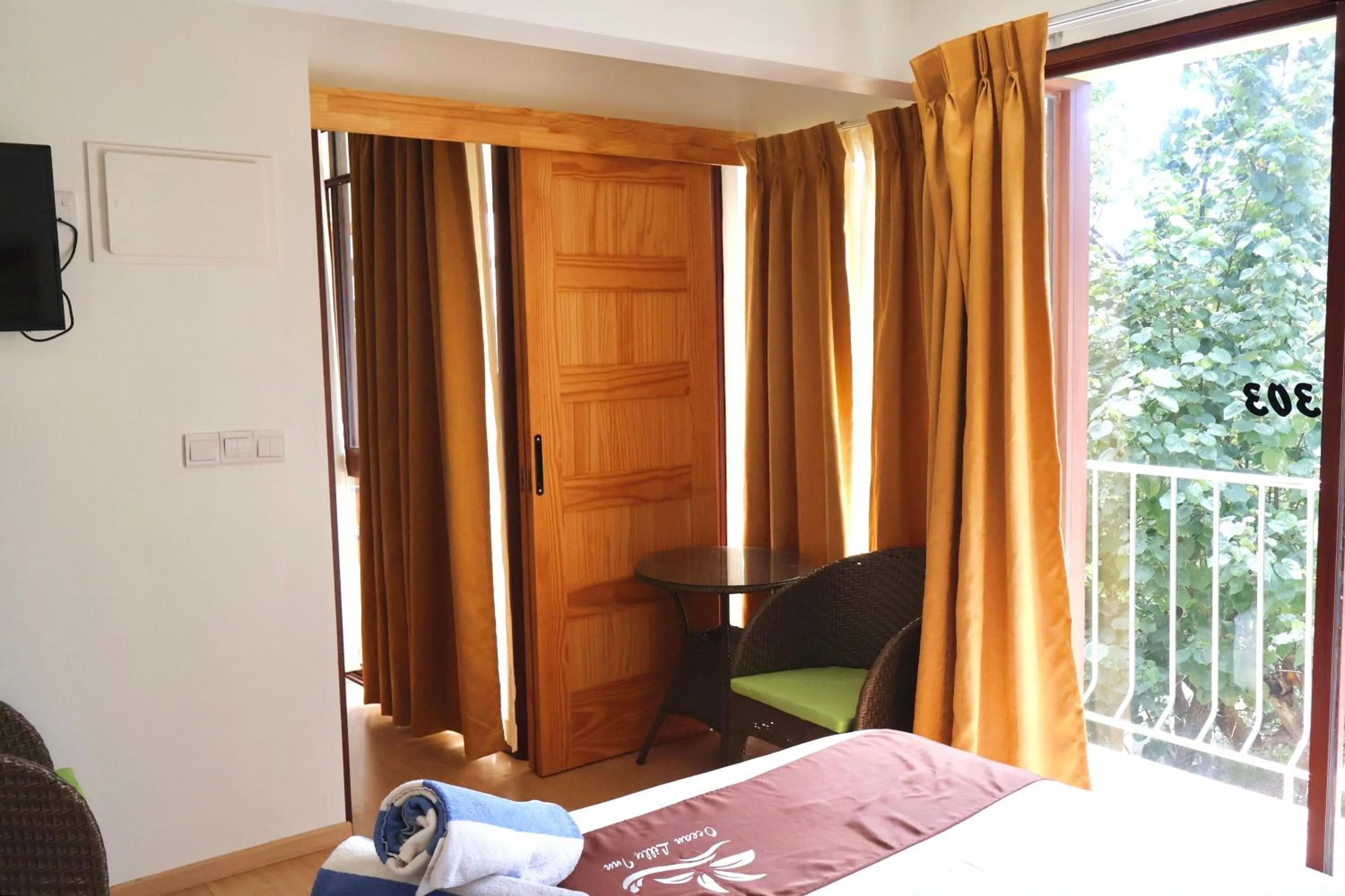 Bed in Ocean Lilly Inn