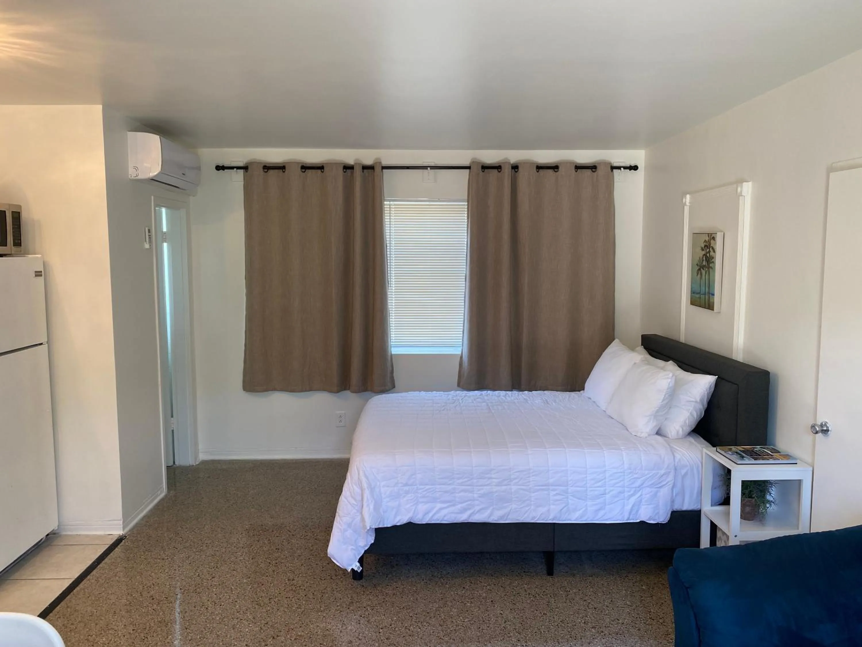 Bed in Tiana Beach Inn