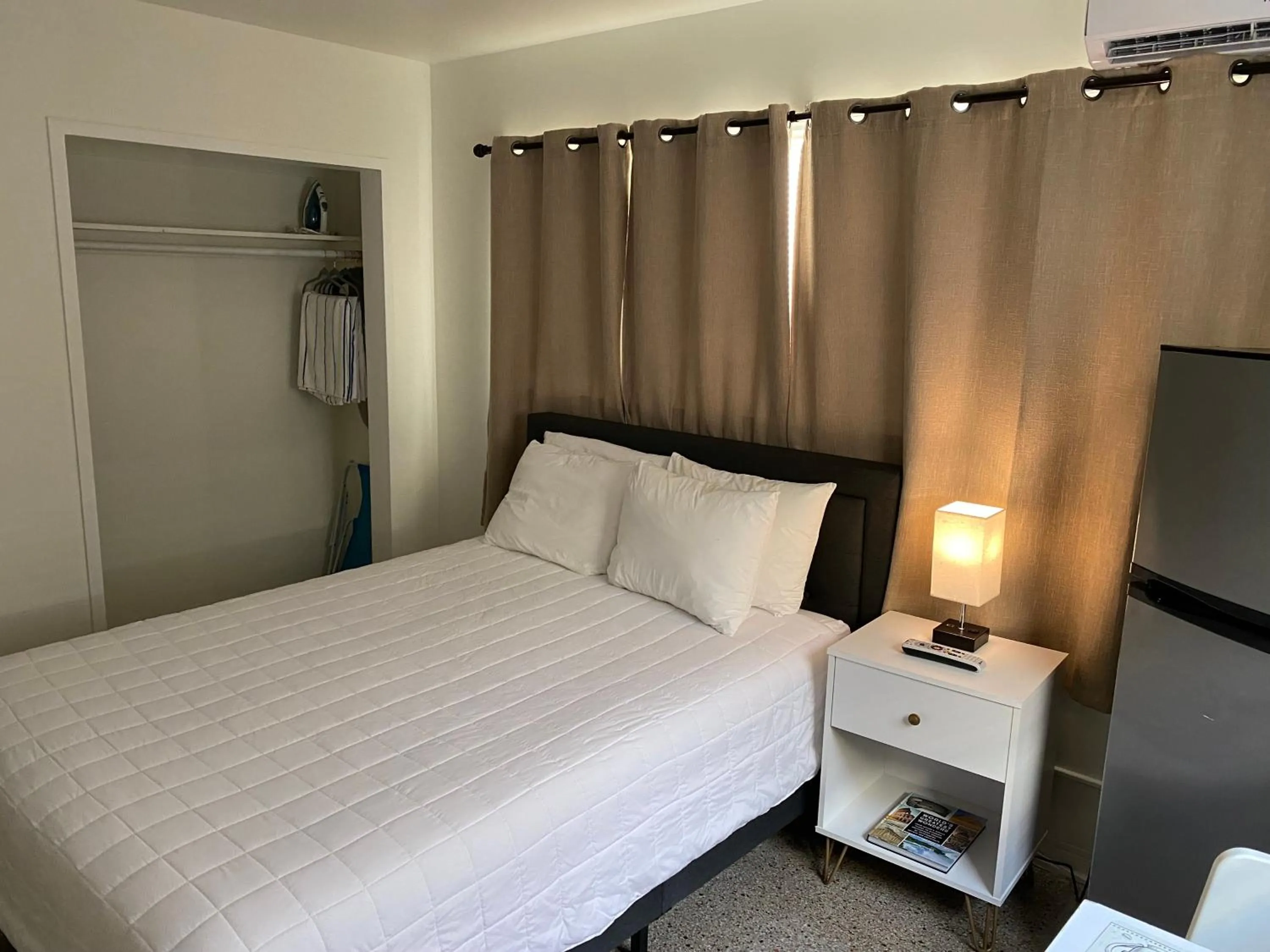 Bed in Tiana Beach Inn