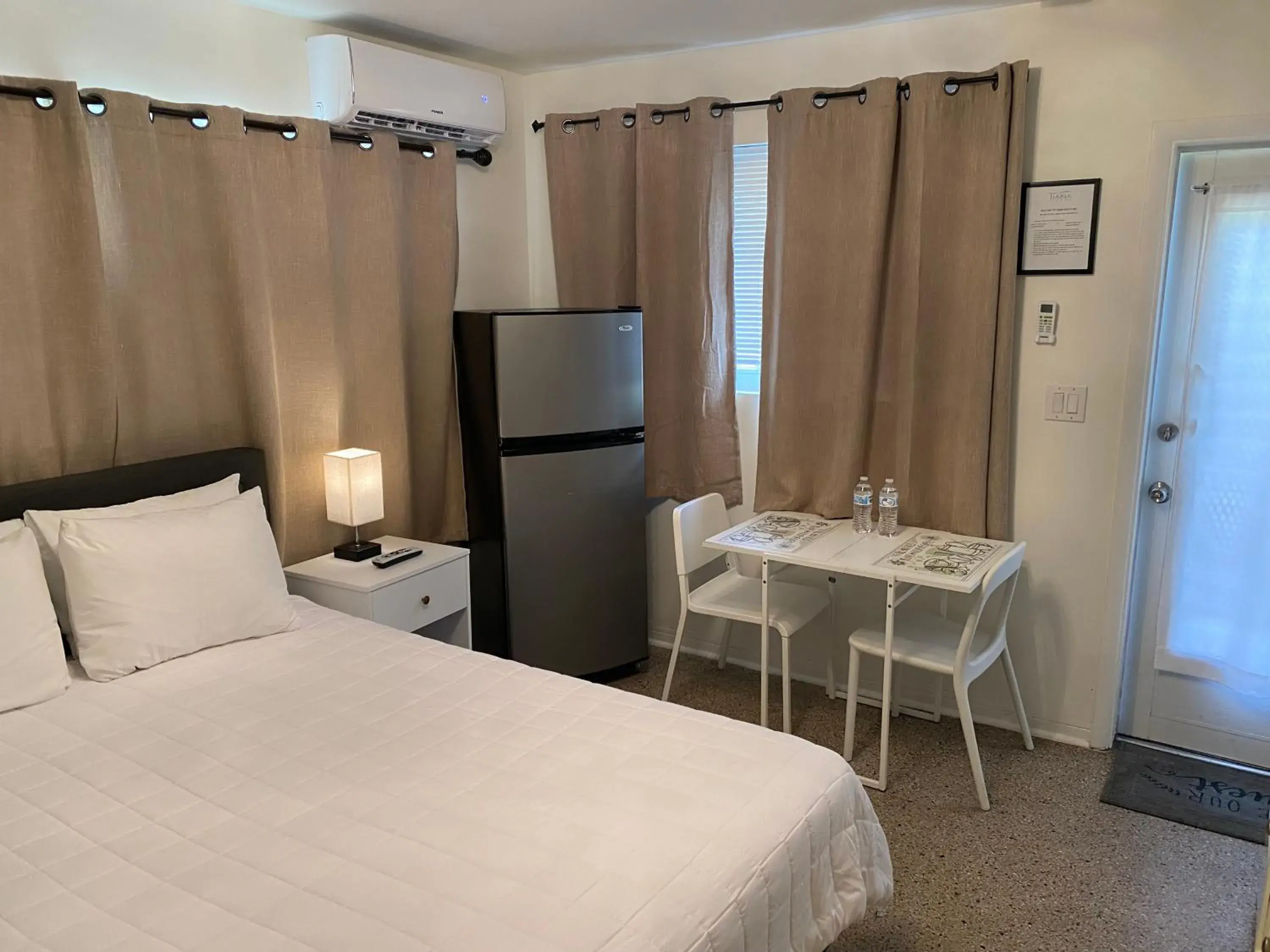 Bedroom, Bed in Tiana Beach Inn Bedroom, Bed in Tiana Beach Inn