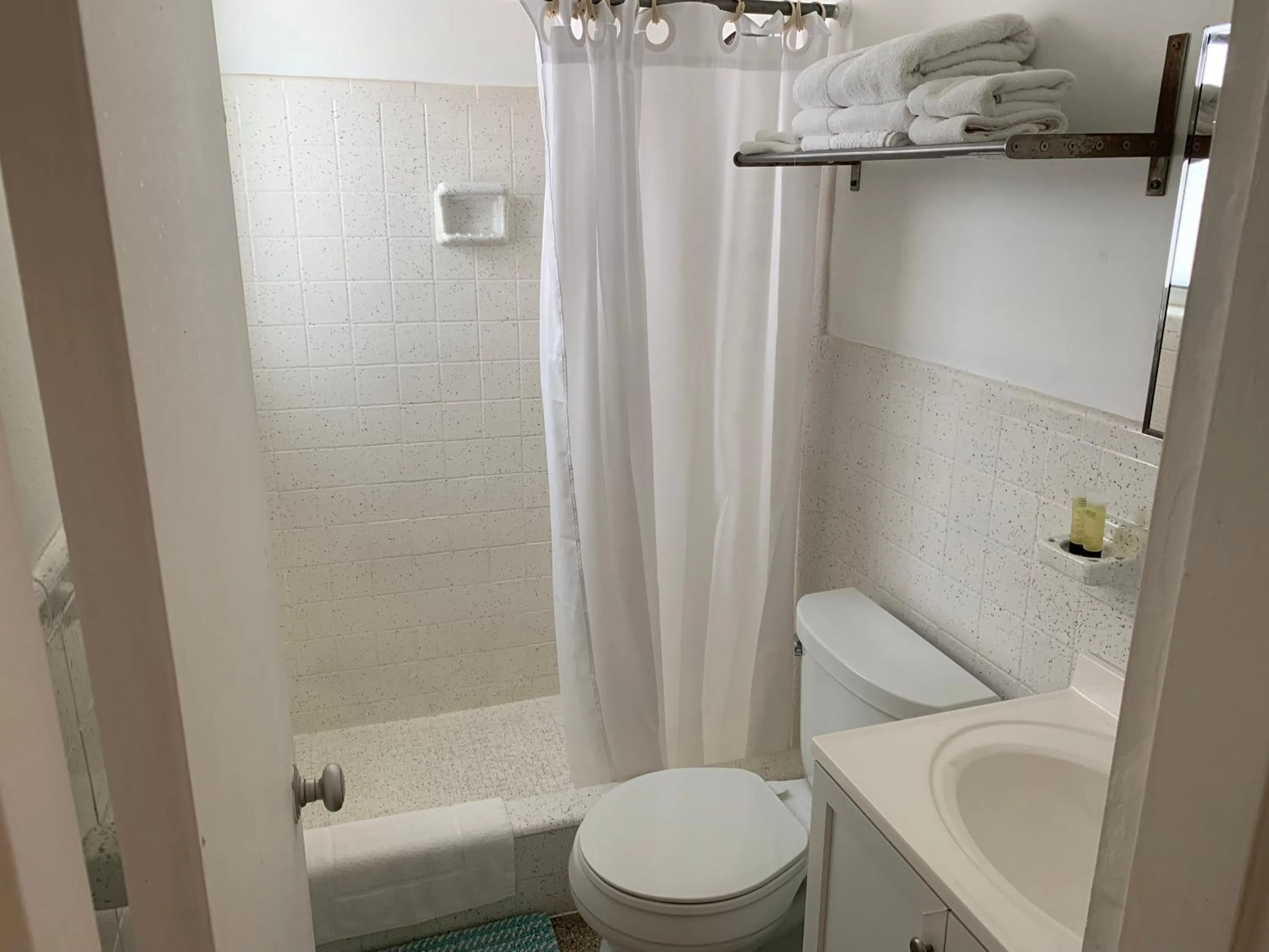 Bathroom in Tiana Beach Inn