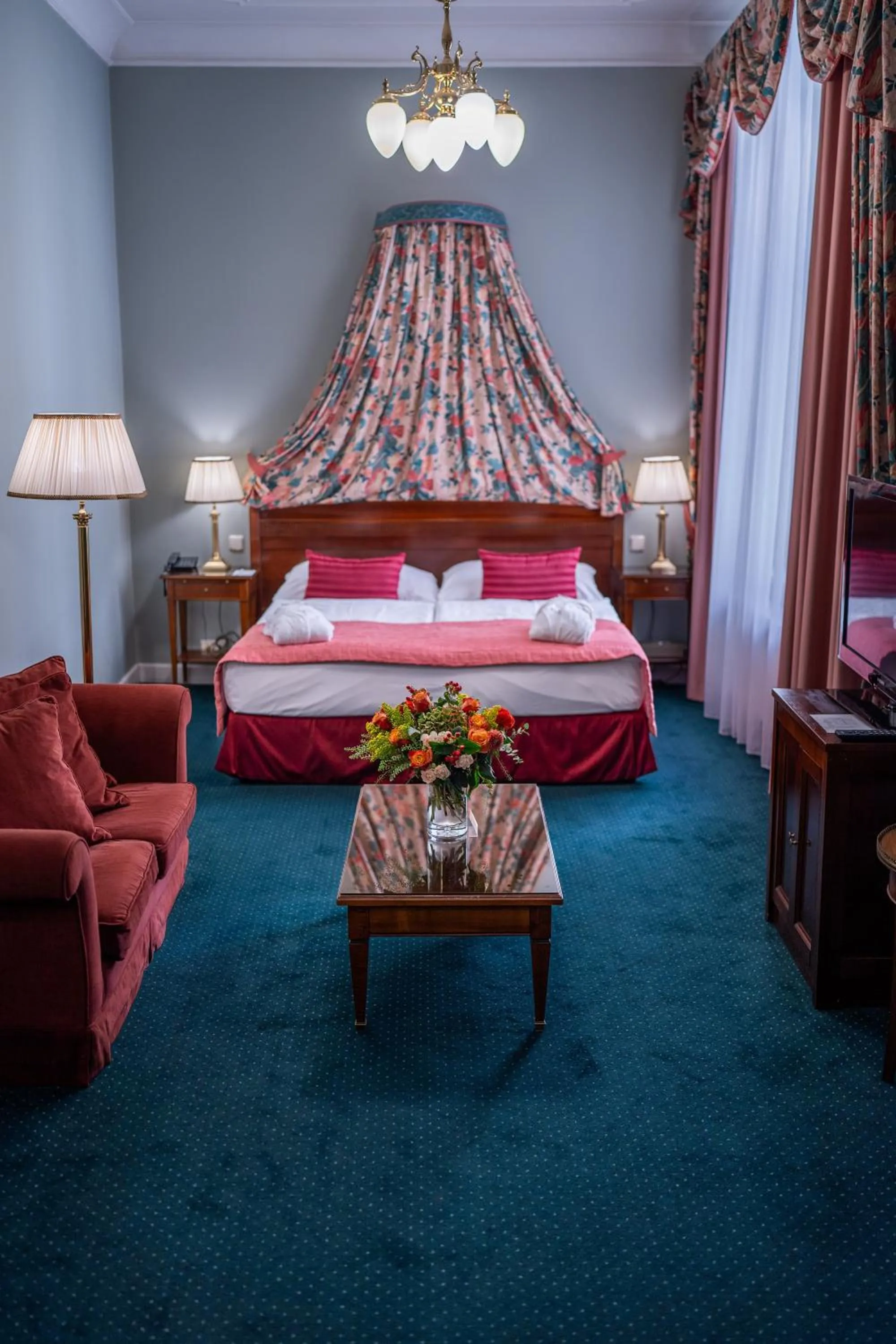 Living room, Bed in Hotel Liberty