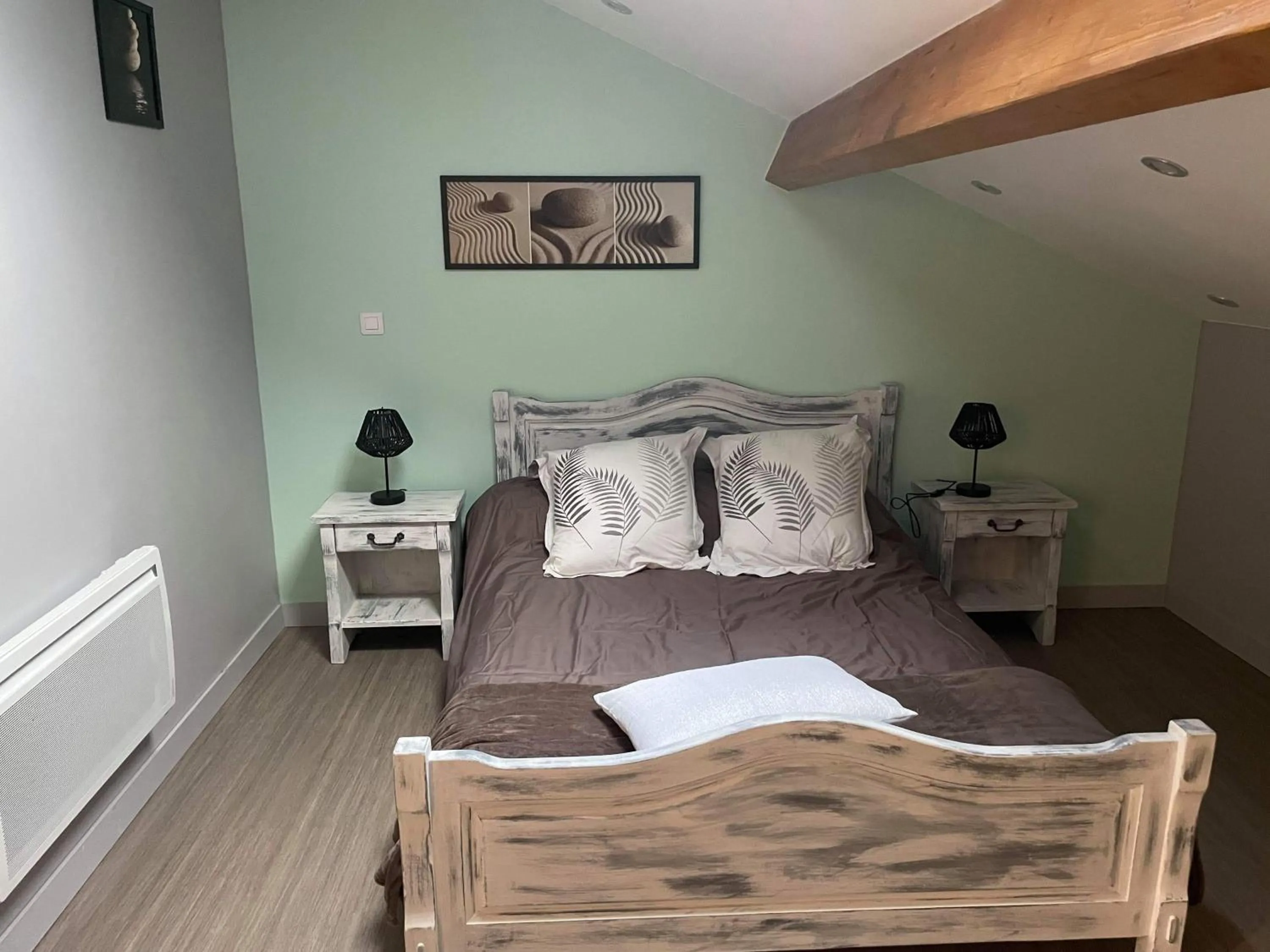 Photo of the whole room in les rouardes