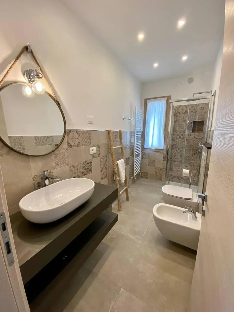 Bathroom in Floridida Rooms & Breakfast