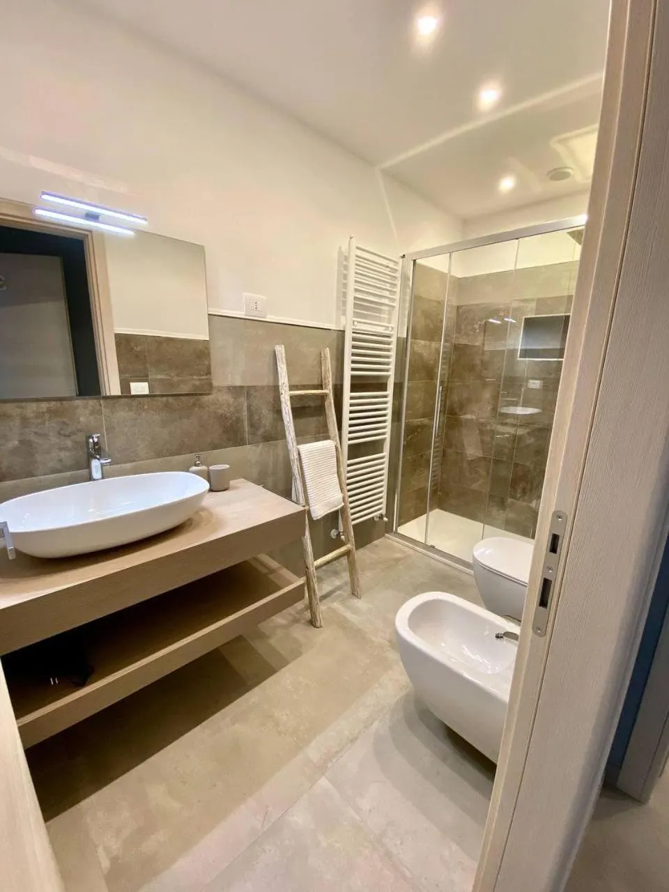 Bathroom in Floridida Rooms & Breakfast