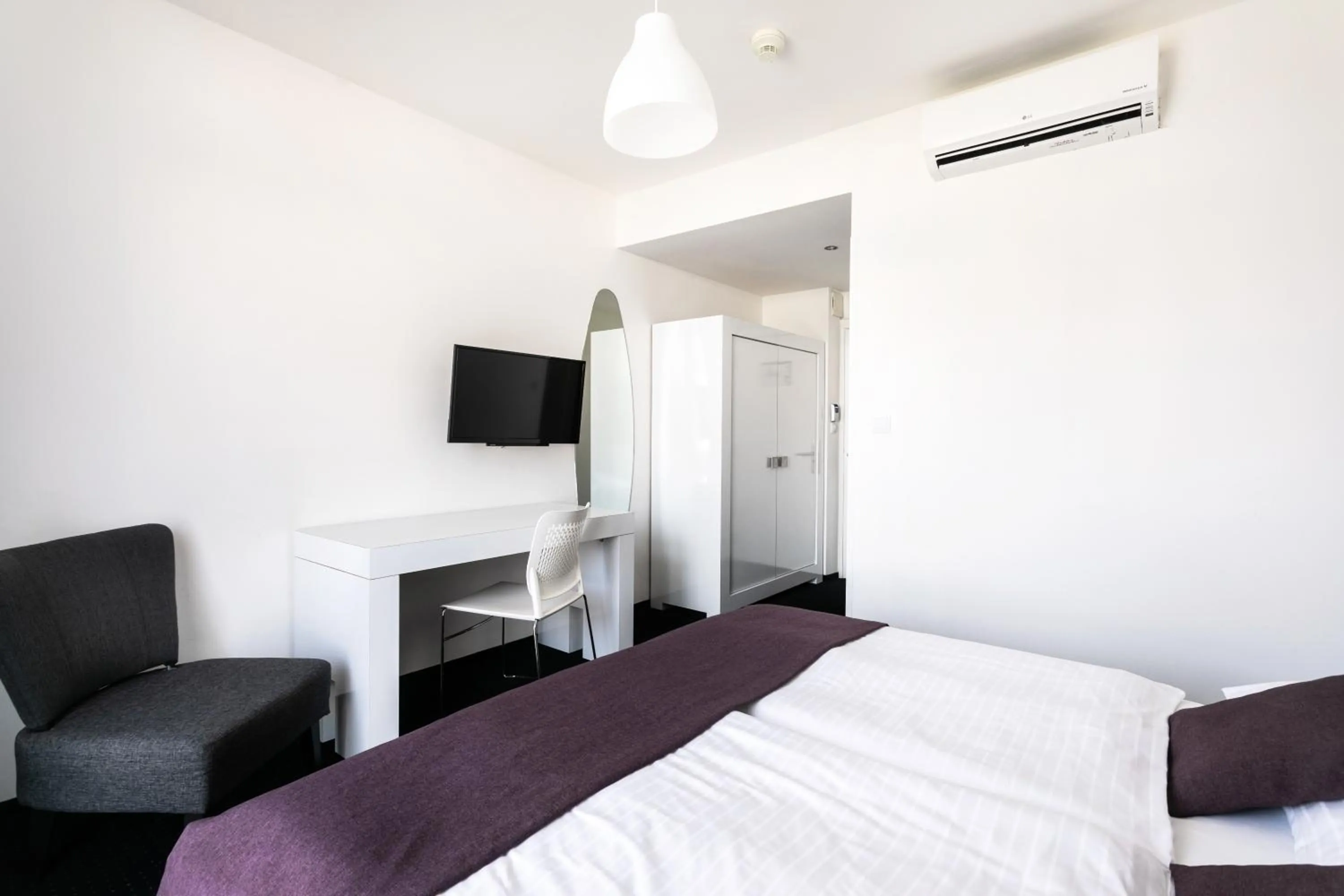 Photo of the whole room, Bed in My Hotel Apollon