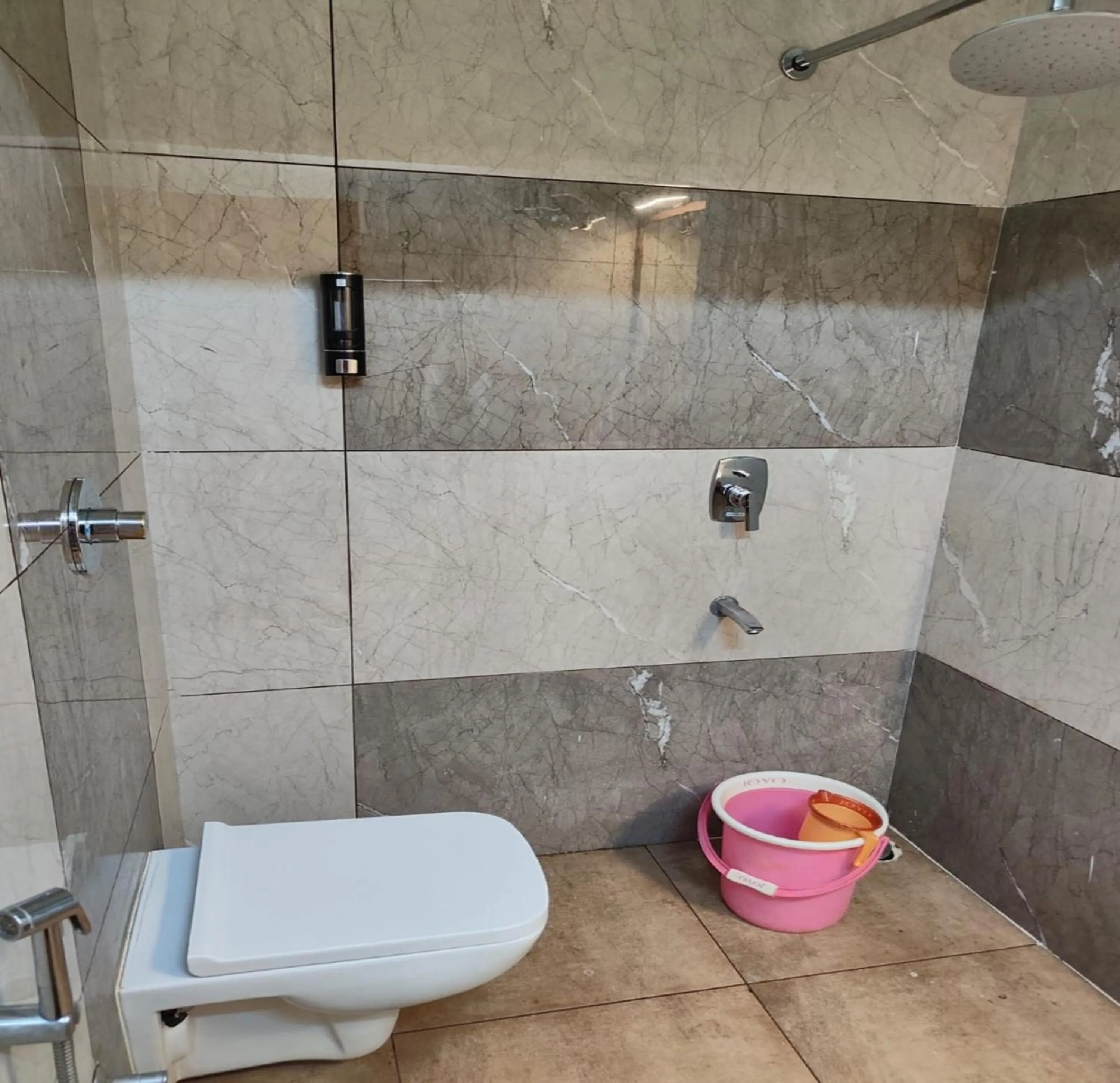 Shower in Hotel Geetha International