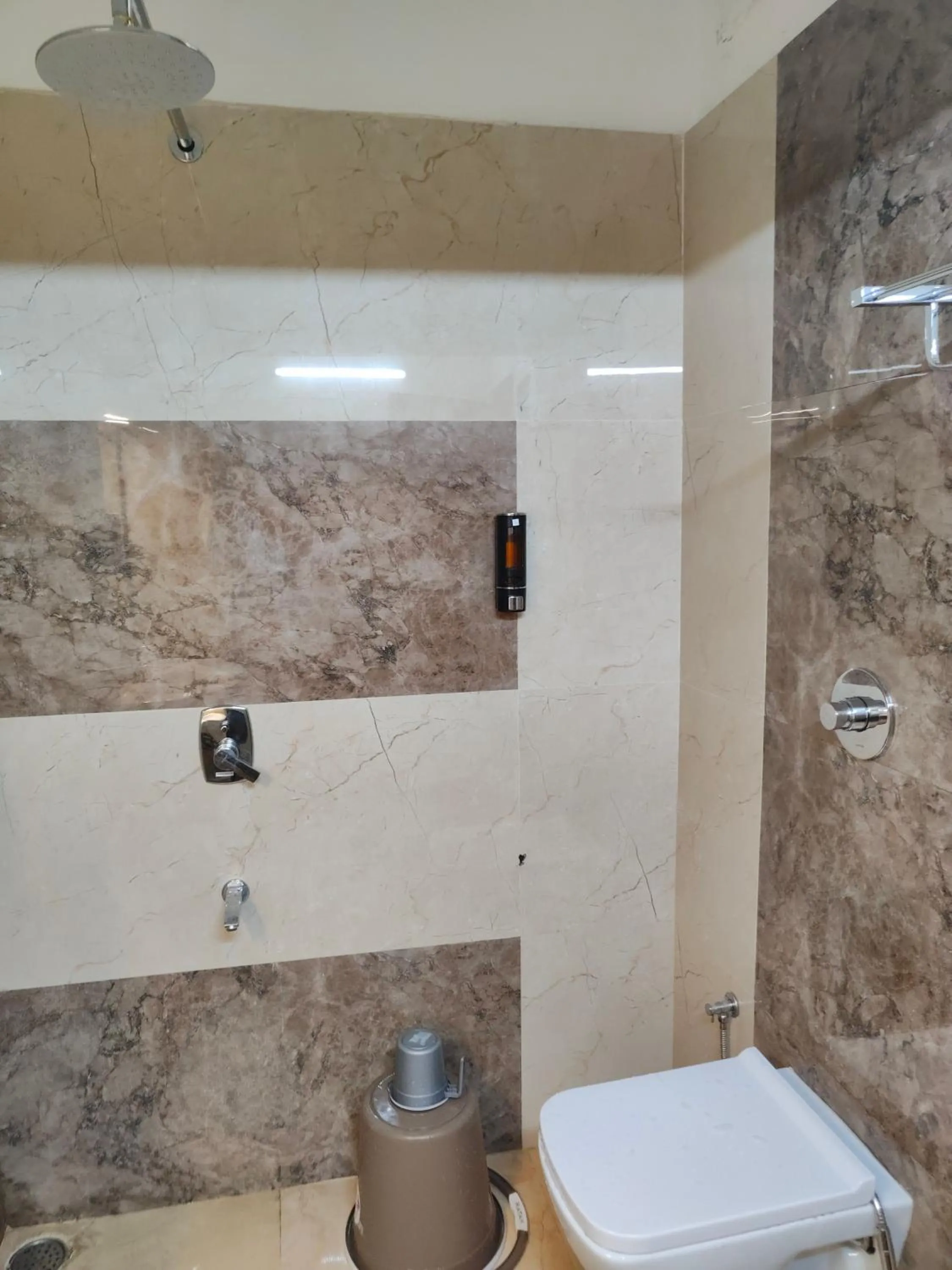 Bathroom in Hotel Geetha International