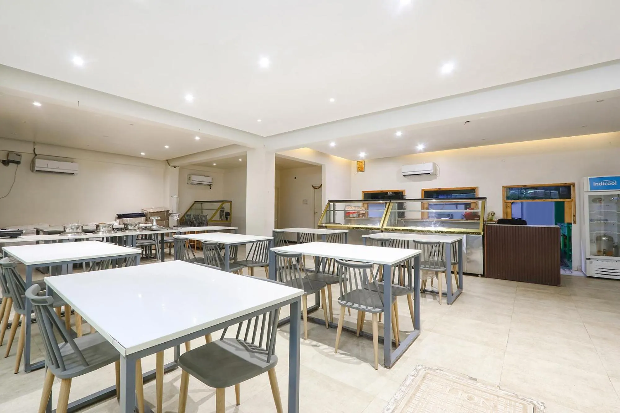 Restaurant/places to eat in FabHotel Blue Dawn - Gachibowli - Nr ISB