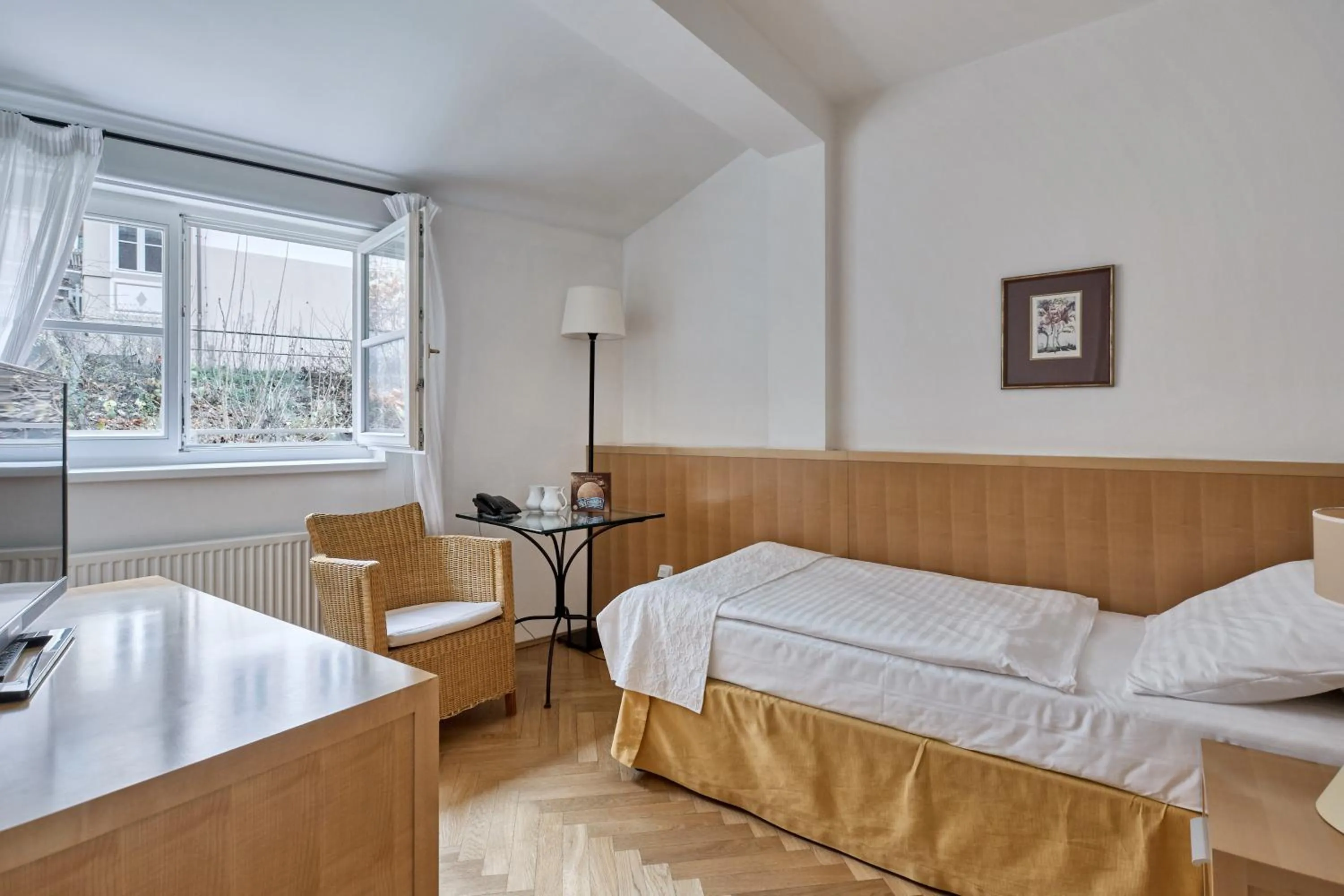 Bedroom, Bed in Hotel Palatin