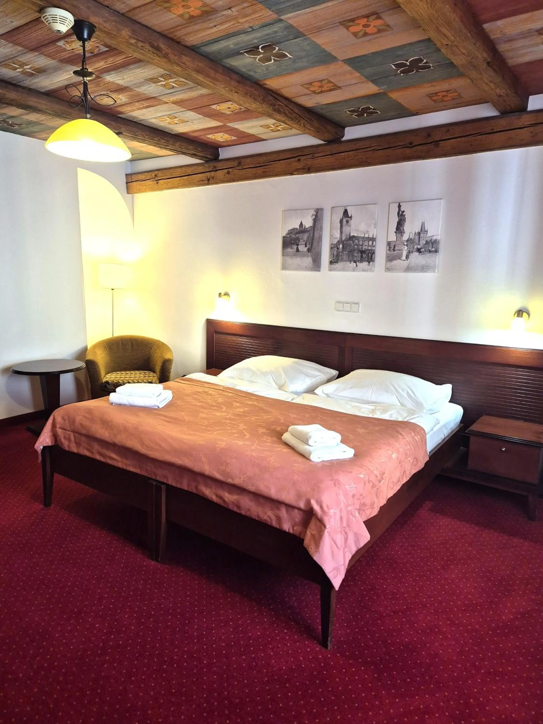 Photo of the whole room, Bed in Hotel Lippert