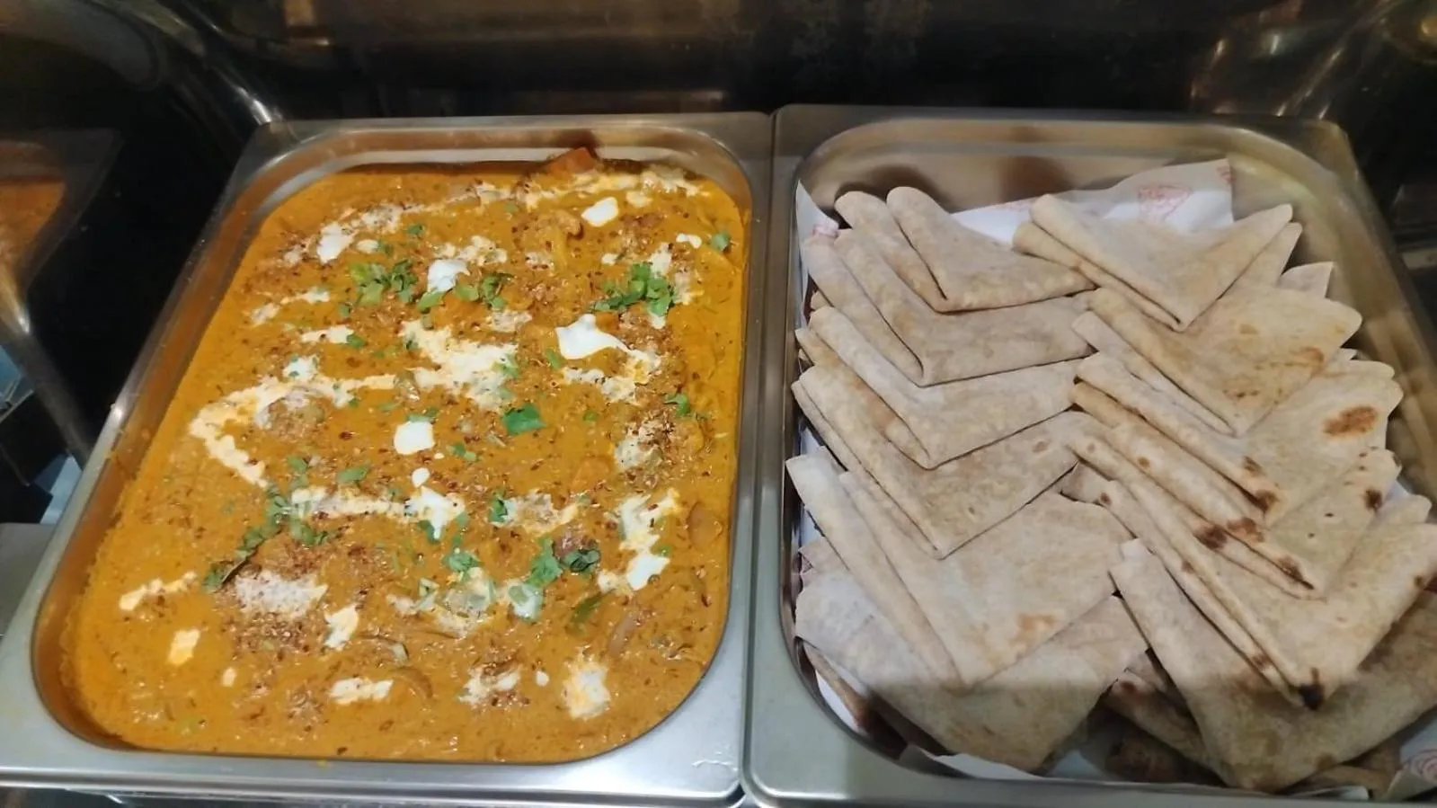 Restaurant/places to eat in The Trios Hotel