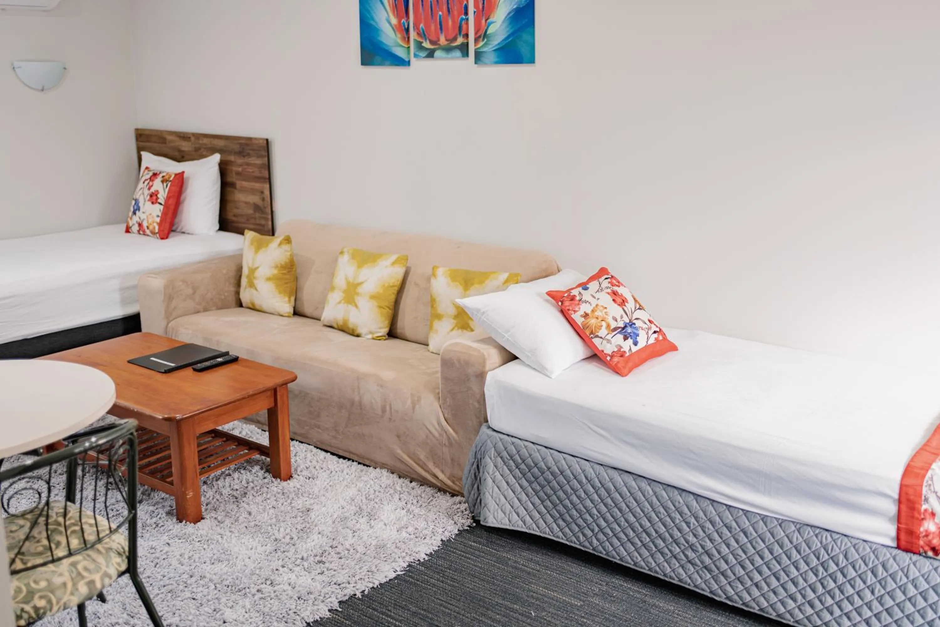 Bed in Samhil Motor Lodge