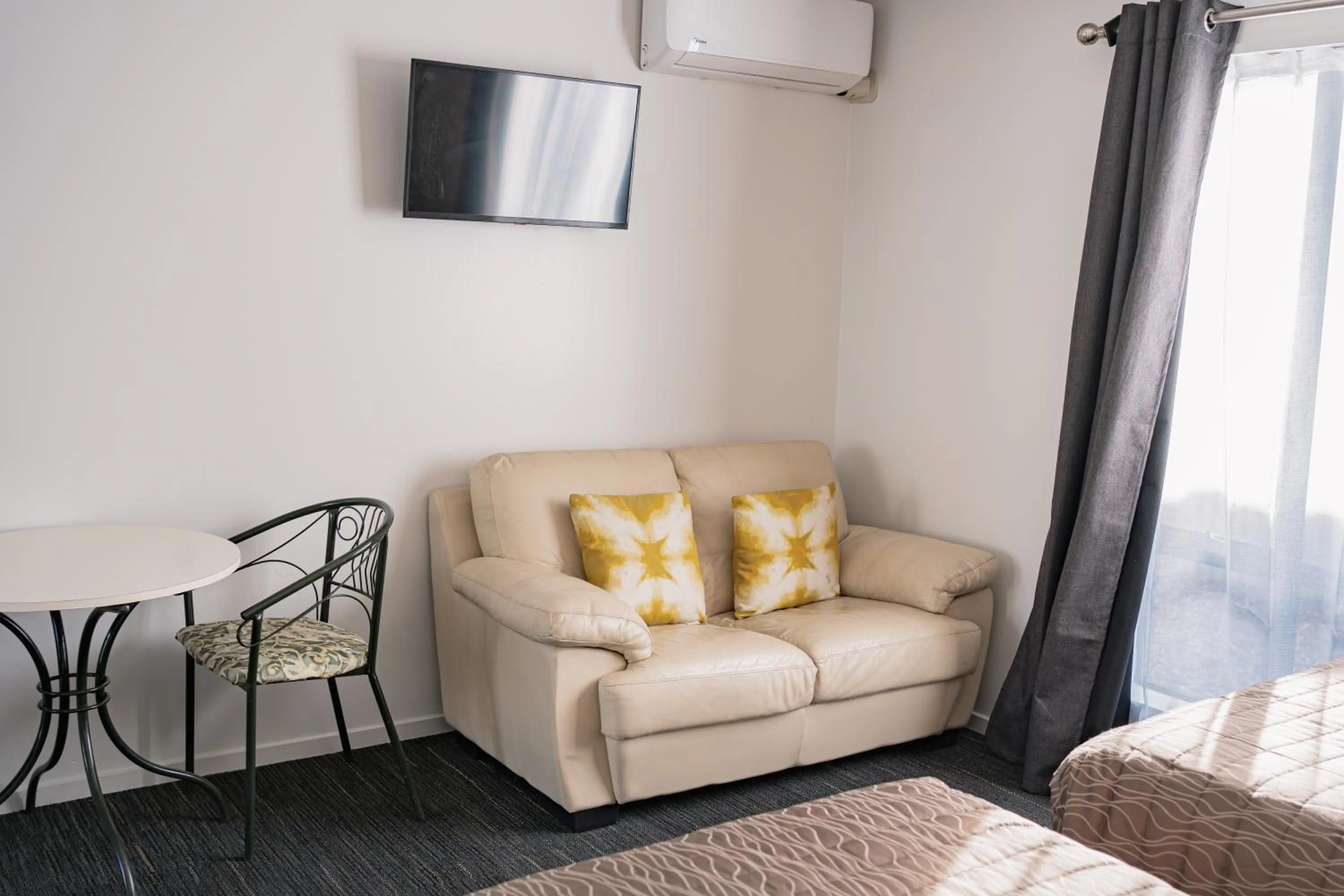 Seating area in Samhil Motor Lodge