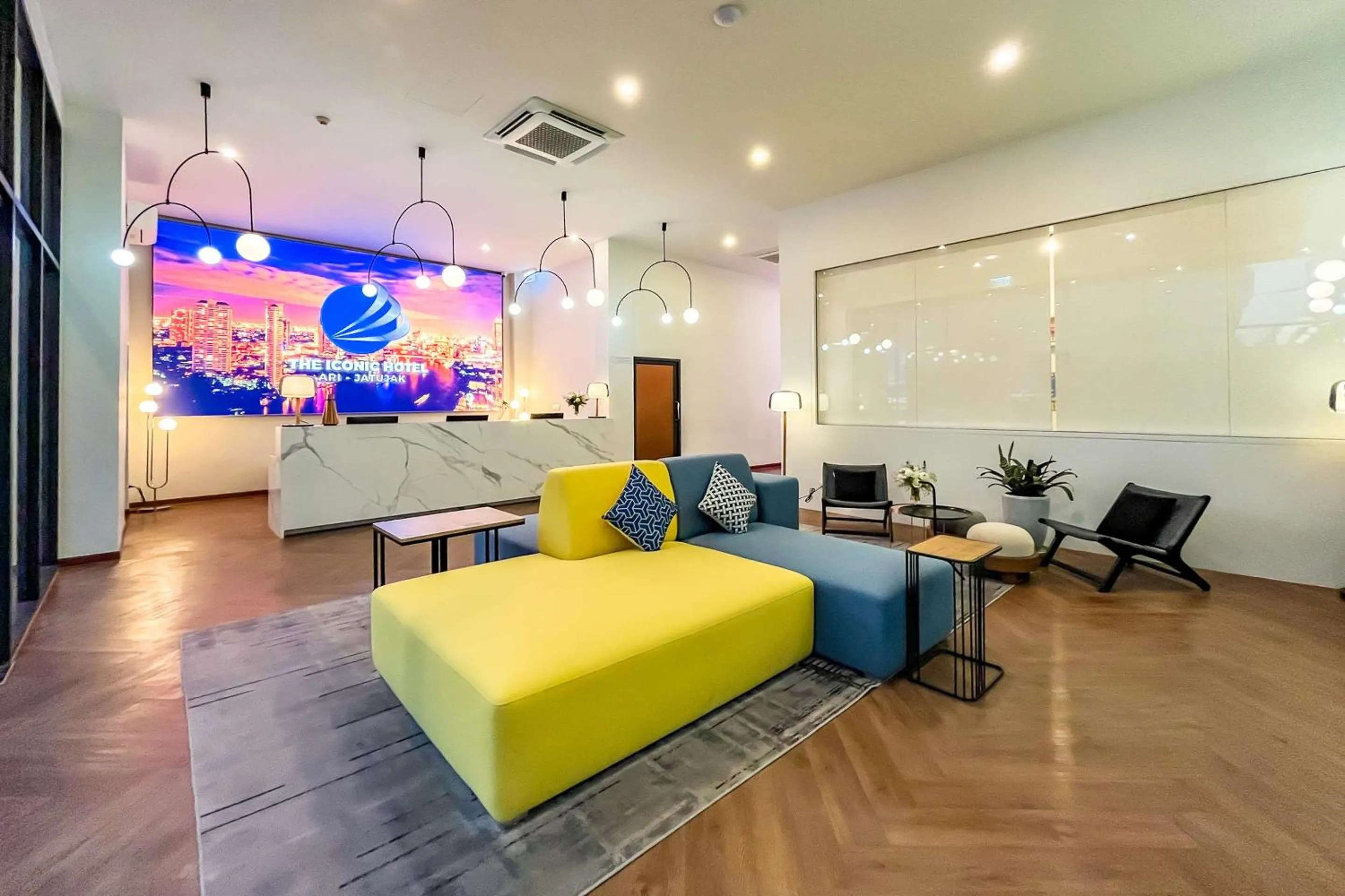 Lobby or reception in SureStay by Best Western Iconic Ari-Jatujak
