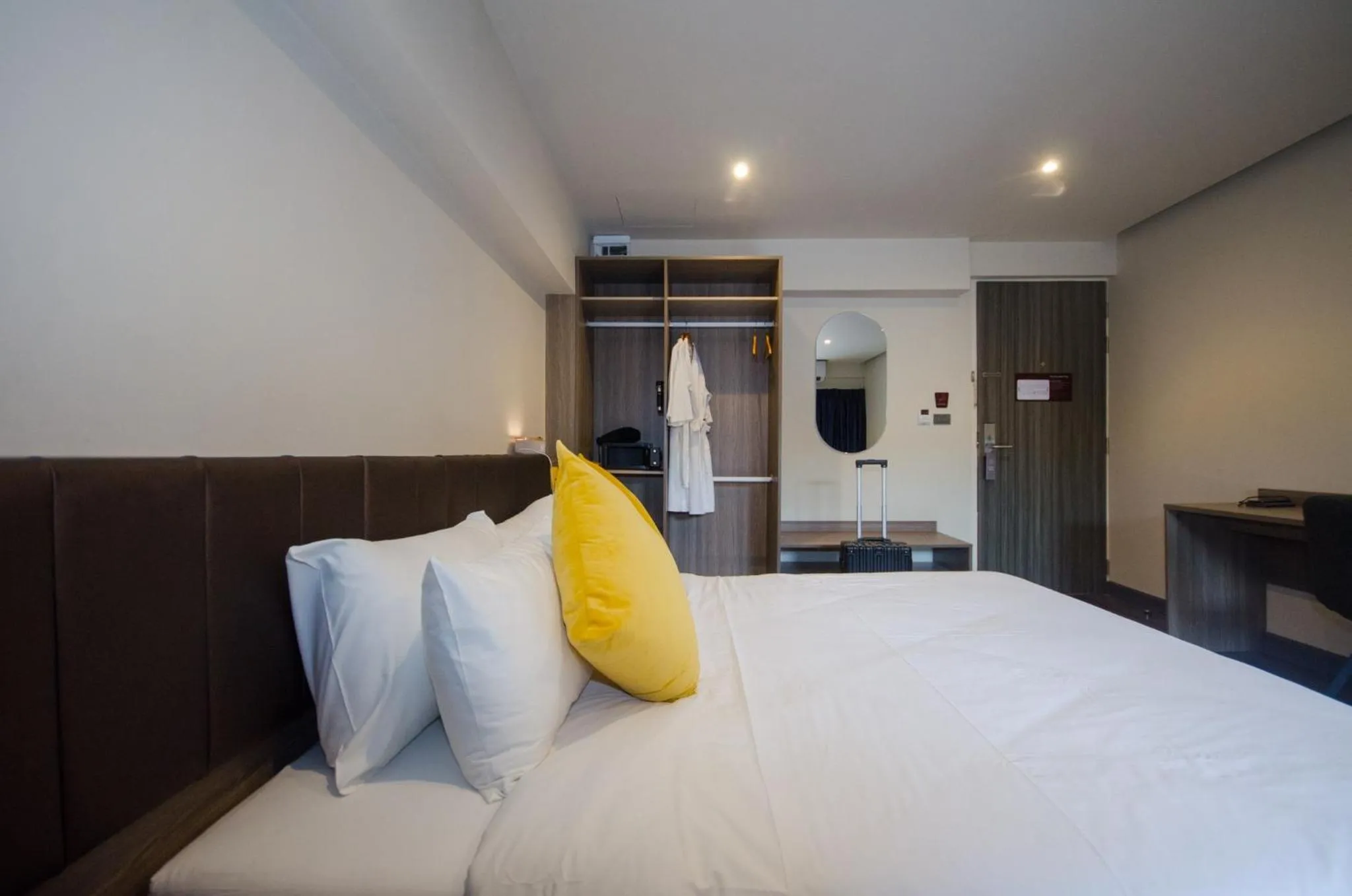 Bed in SureStay by Best Western Iconic Ari-Jatujak
