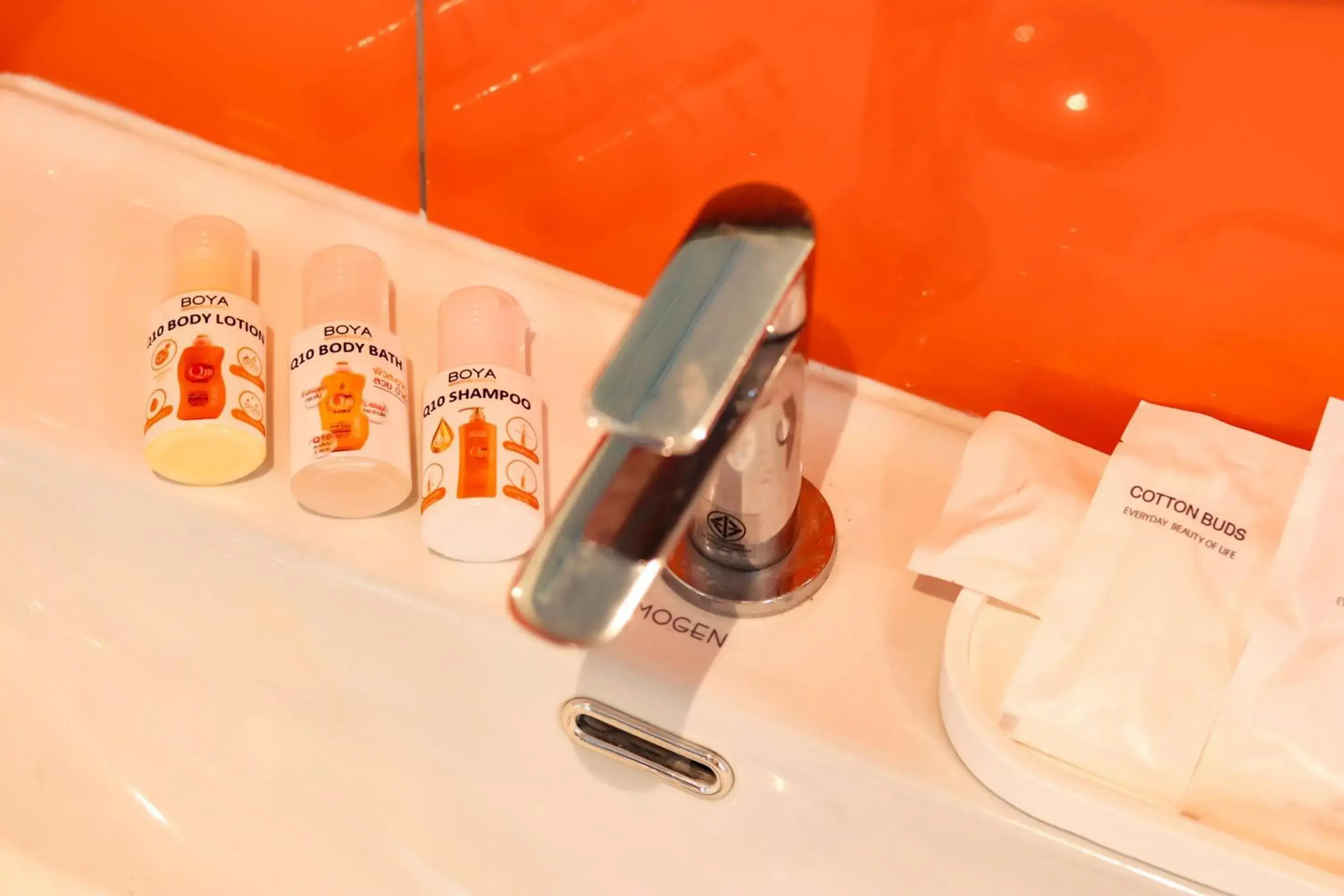 Bathroom in SureStay by Best Western Iconic Ari-Jatujak Bathroom in SureStay by Best Western Iconic Ari-Jatujak