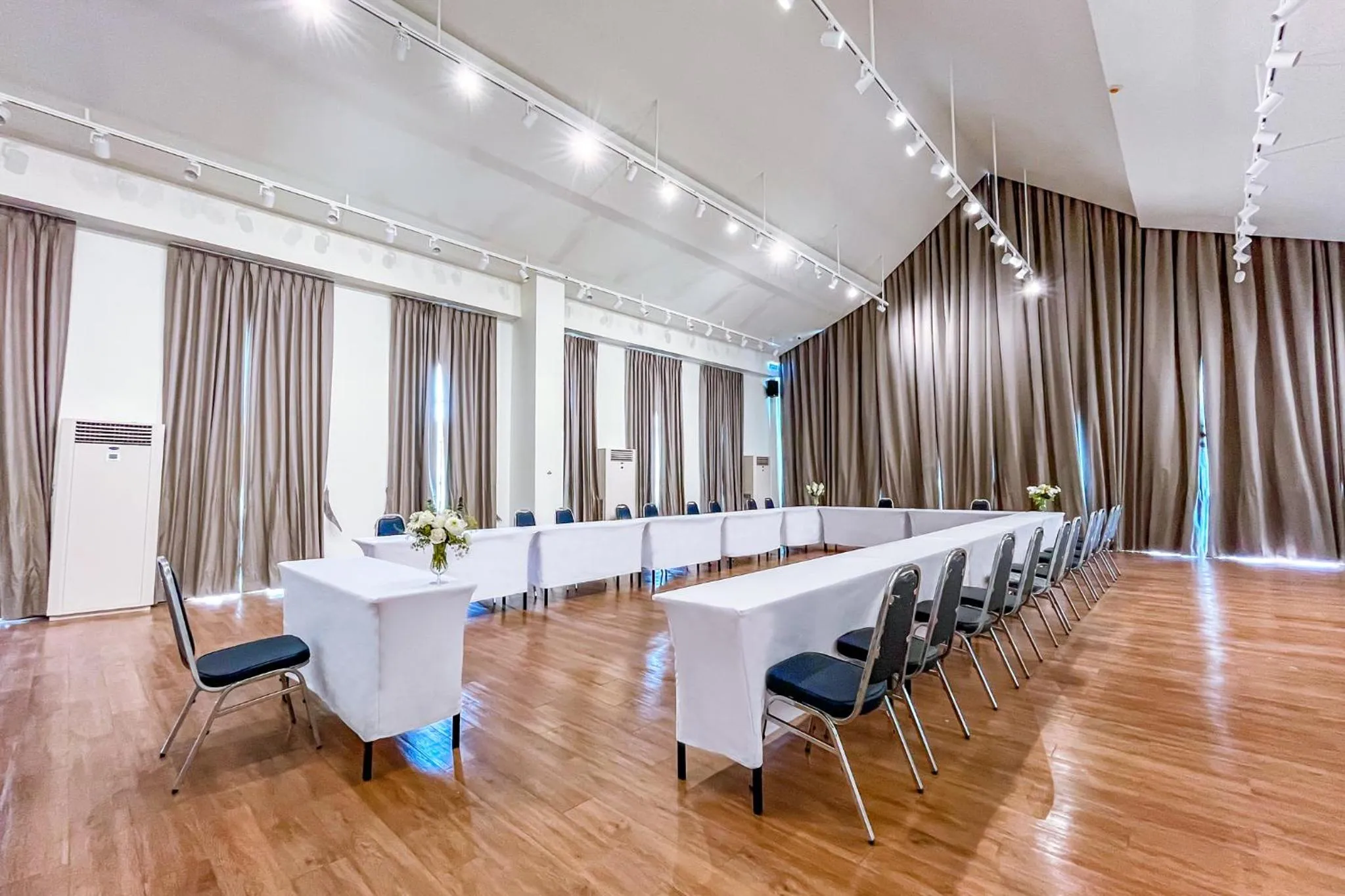 Meeting/conference room in SureStay by Best Western Iconic Ari-Jatujak