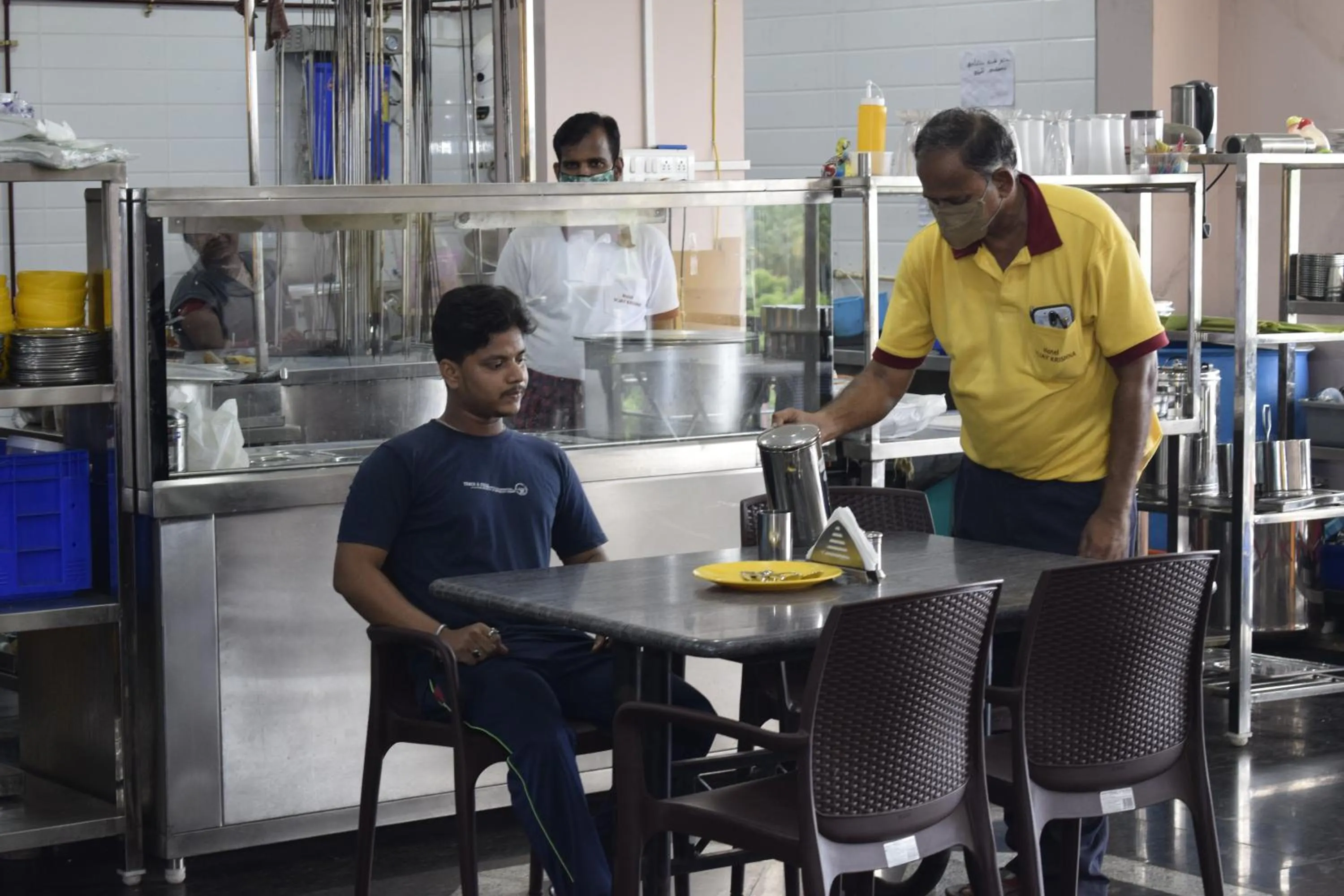 Restaurant/places to eat in Hotel Vijay Krishna