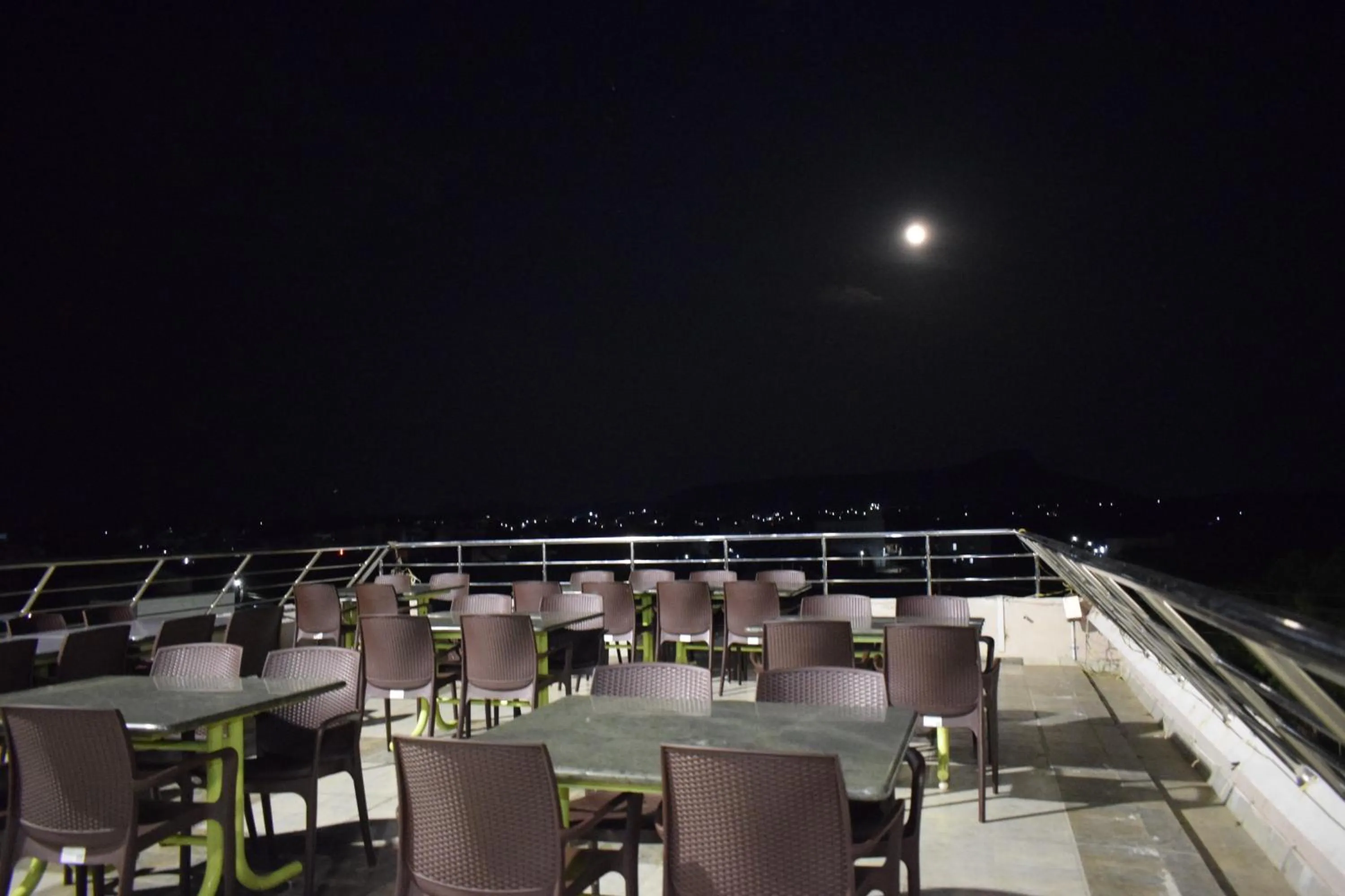 Restaurant/places to eat in Hotel Vijay Krishna