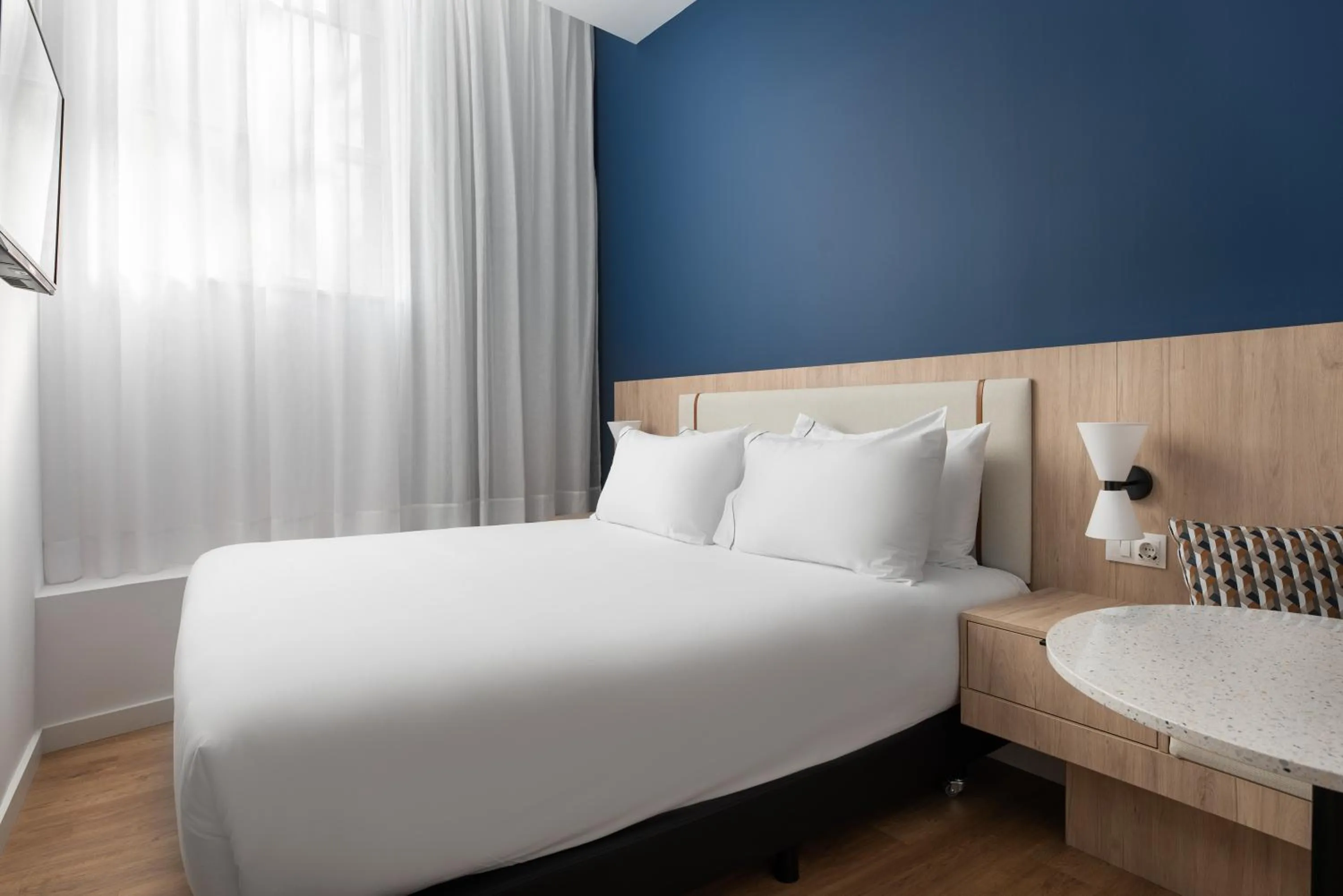 Photo of the whole room, Bed in Exe Vigo