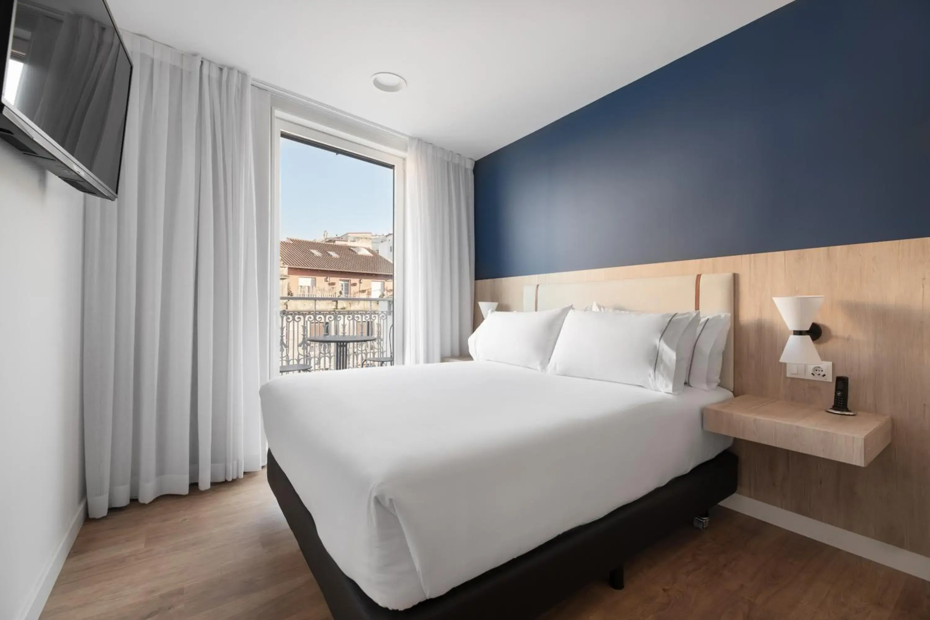 Photo of the whole room, Bed in Exe Vigo Photo of the whole room, Bed in Exe Vigo