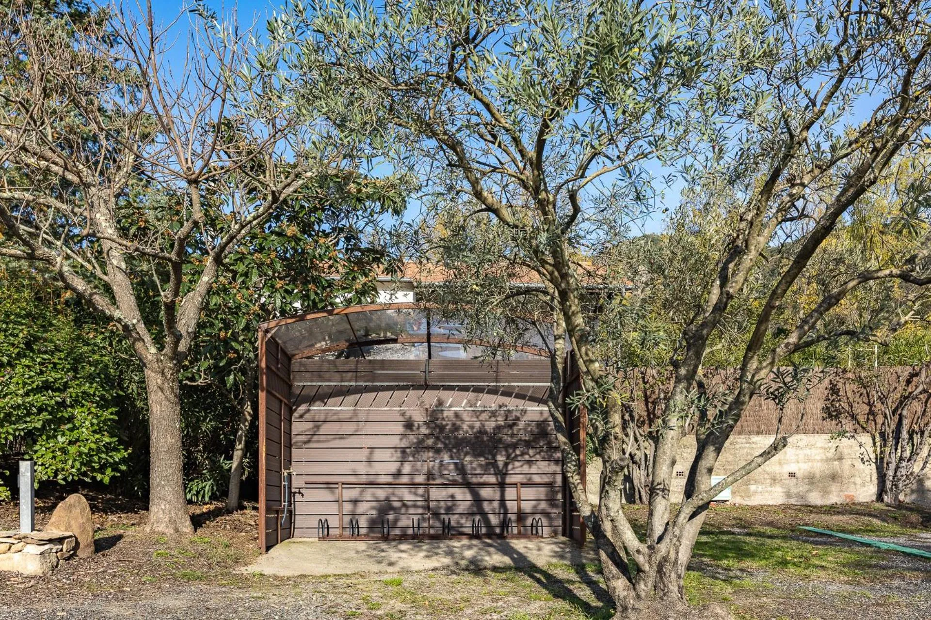 Parking in L'Interlude