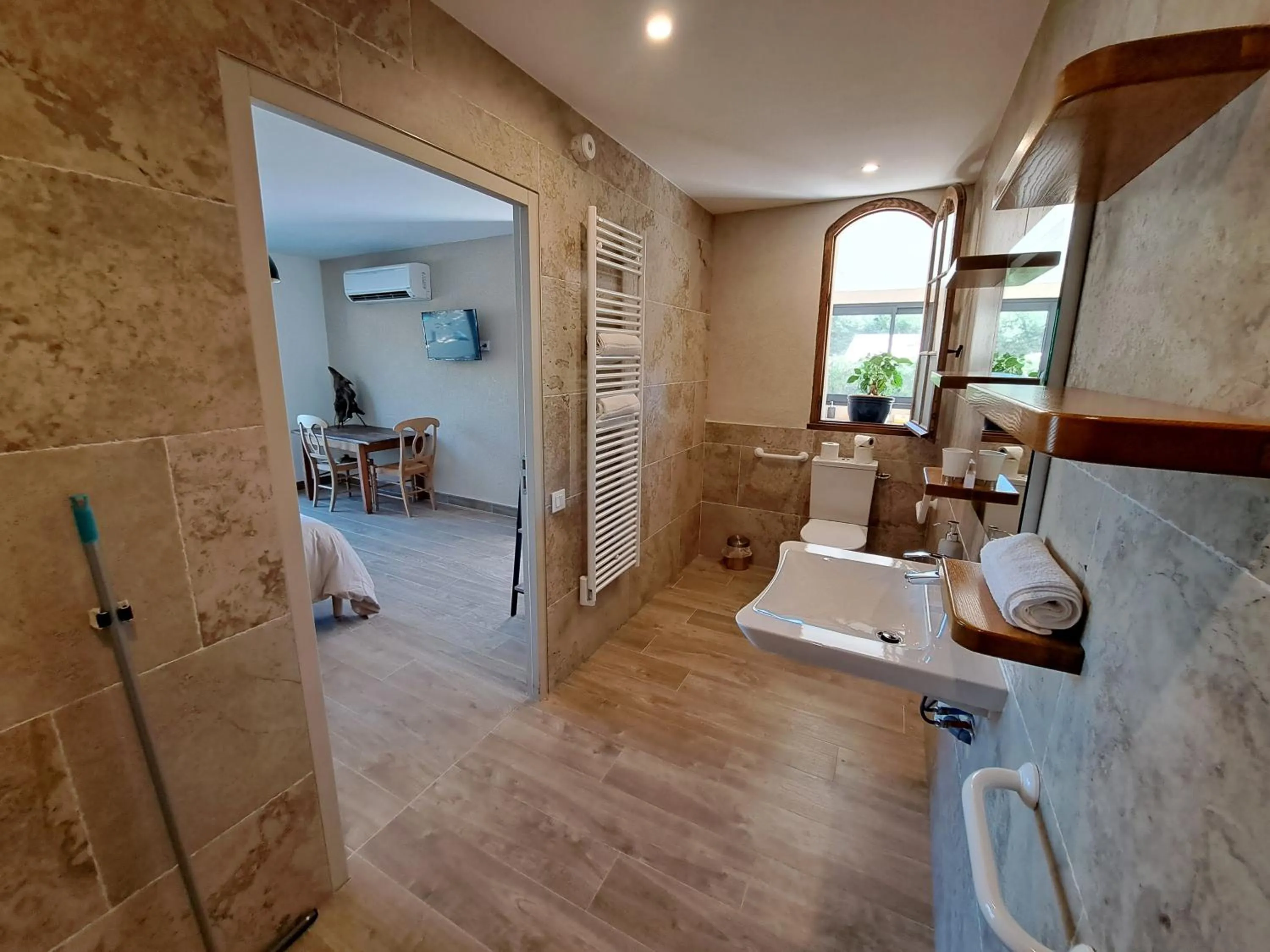 Bathroom in L'Interlude