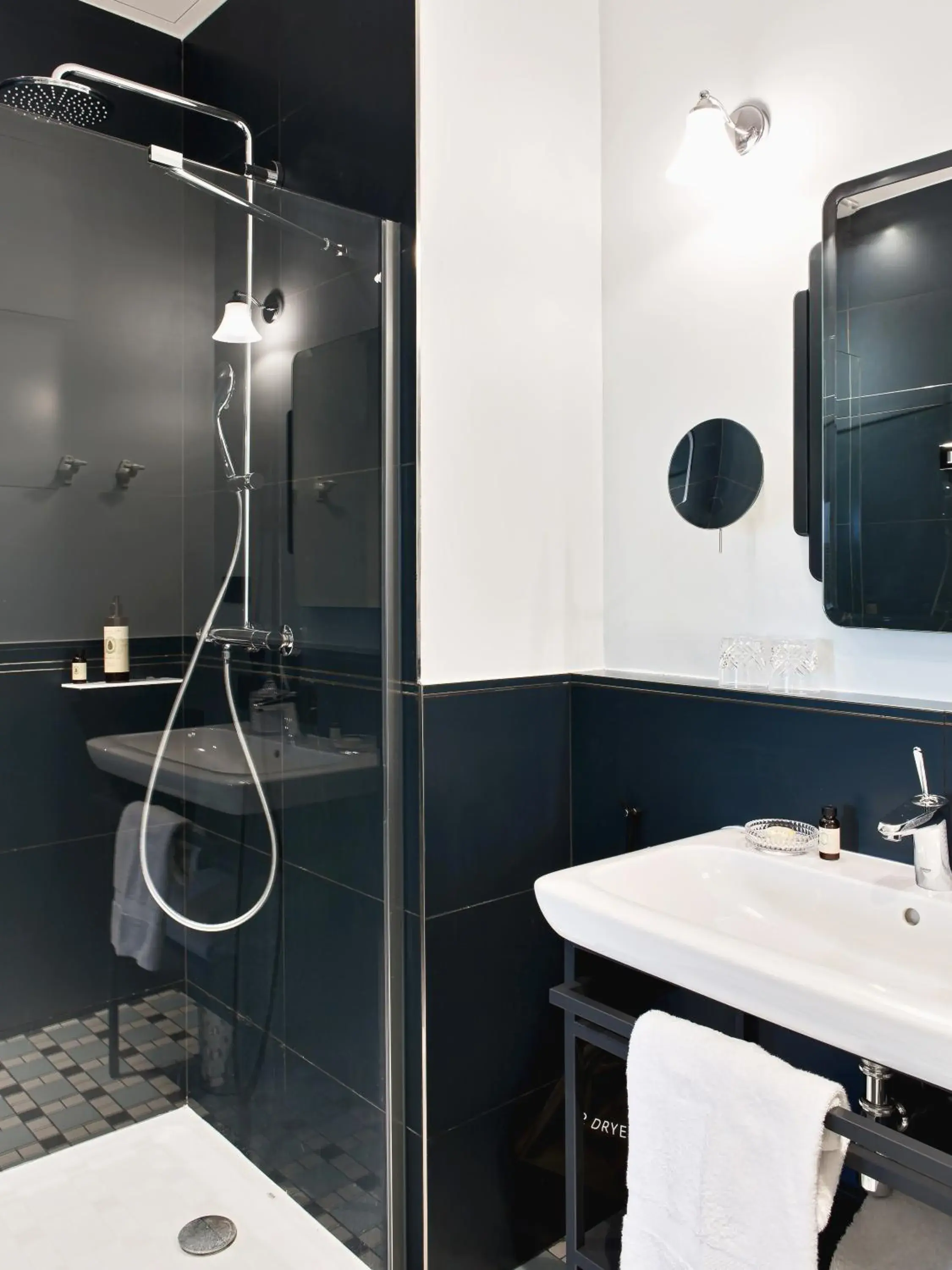 Quadruple Room in Hôtel Botaniste Quadruple Room in Hôtel Botaniste