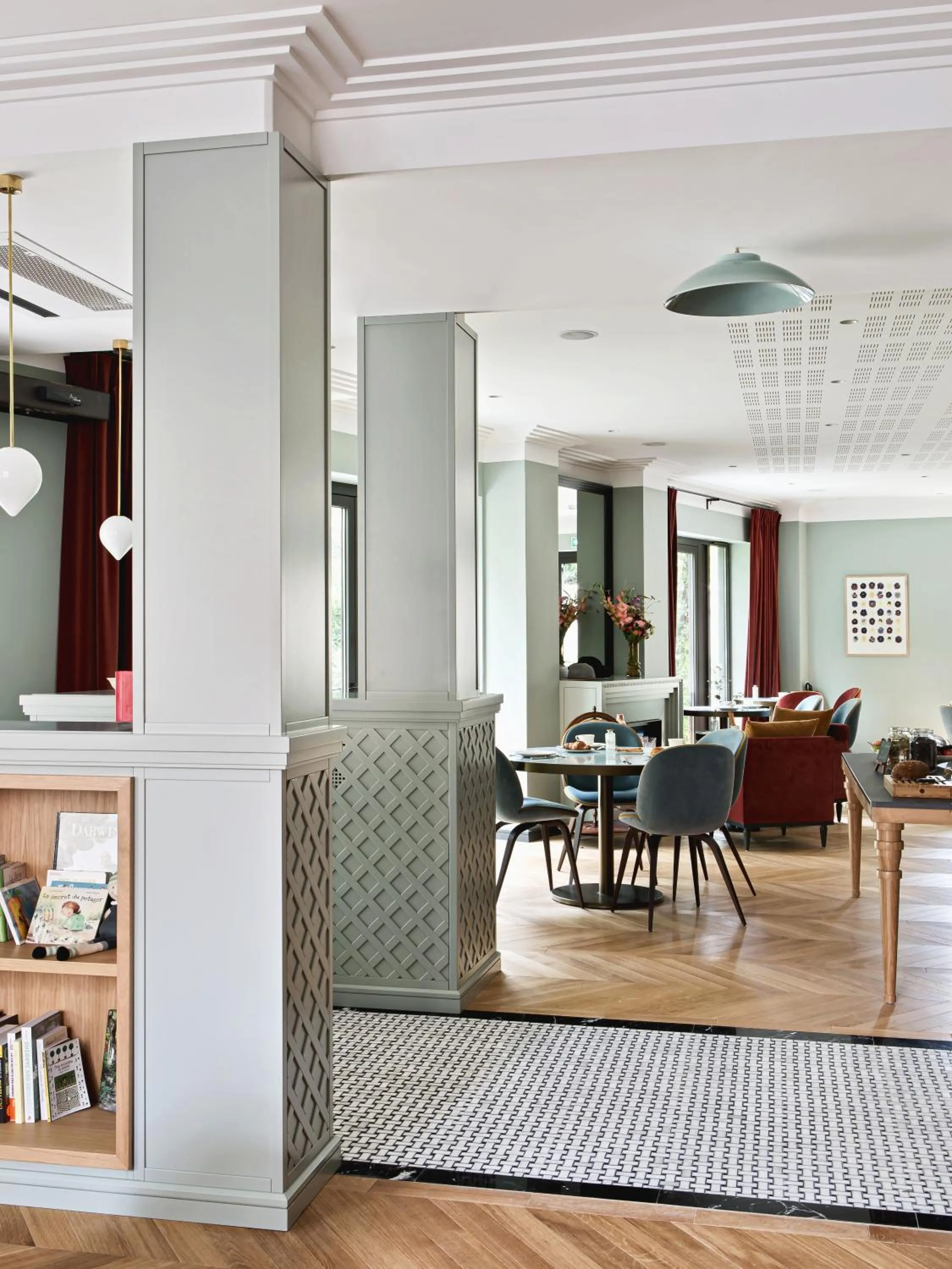 Property building in Hôtel Botaniste