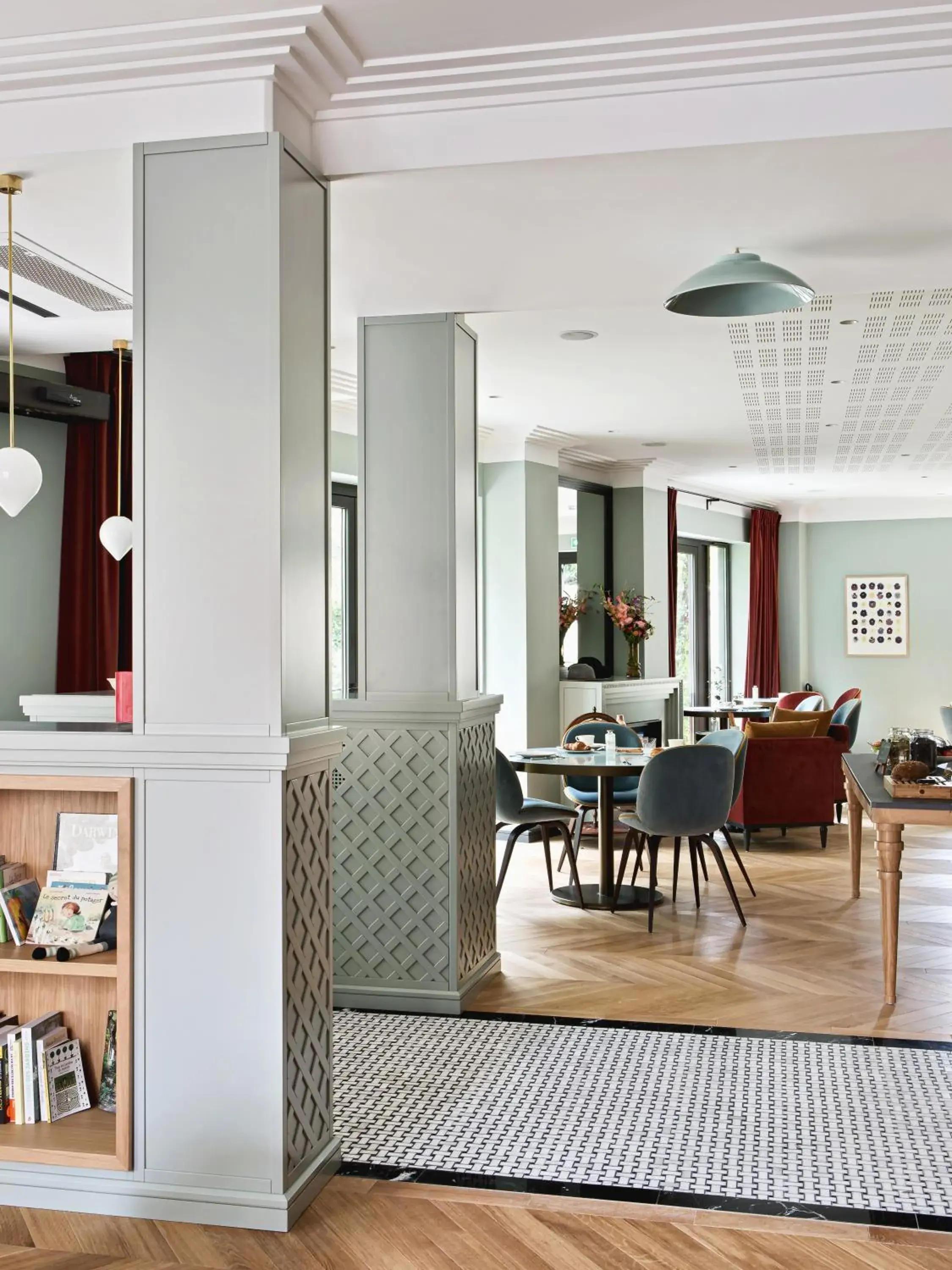 Property building in Hôtel Botaniste Property building in Hôtel Botaniste