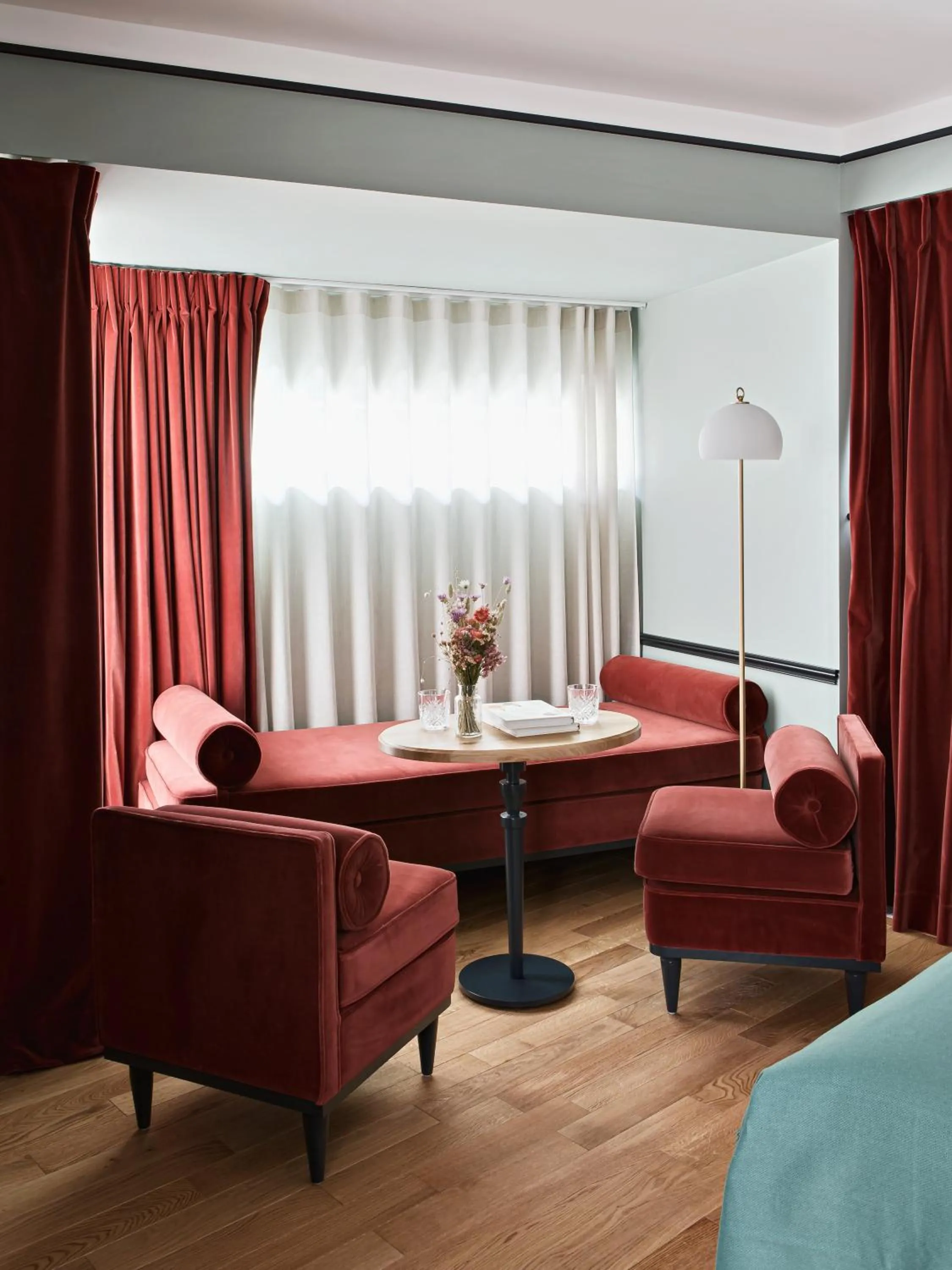 Seating area, Bed in Hôtel Botaniste