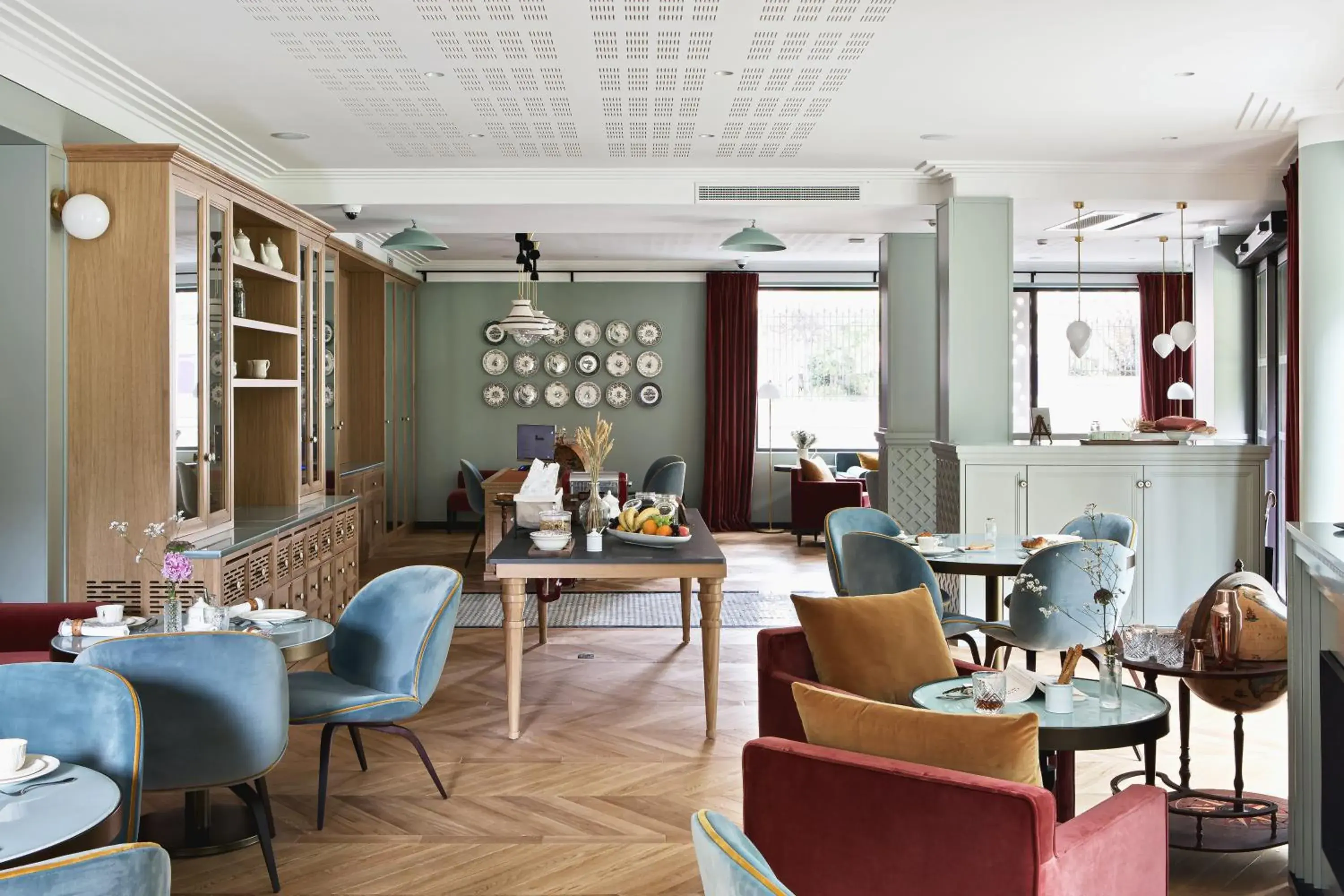 Property building in Hôtel Botaniste Property building in Hôtel Botaniste