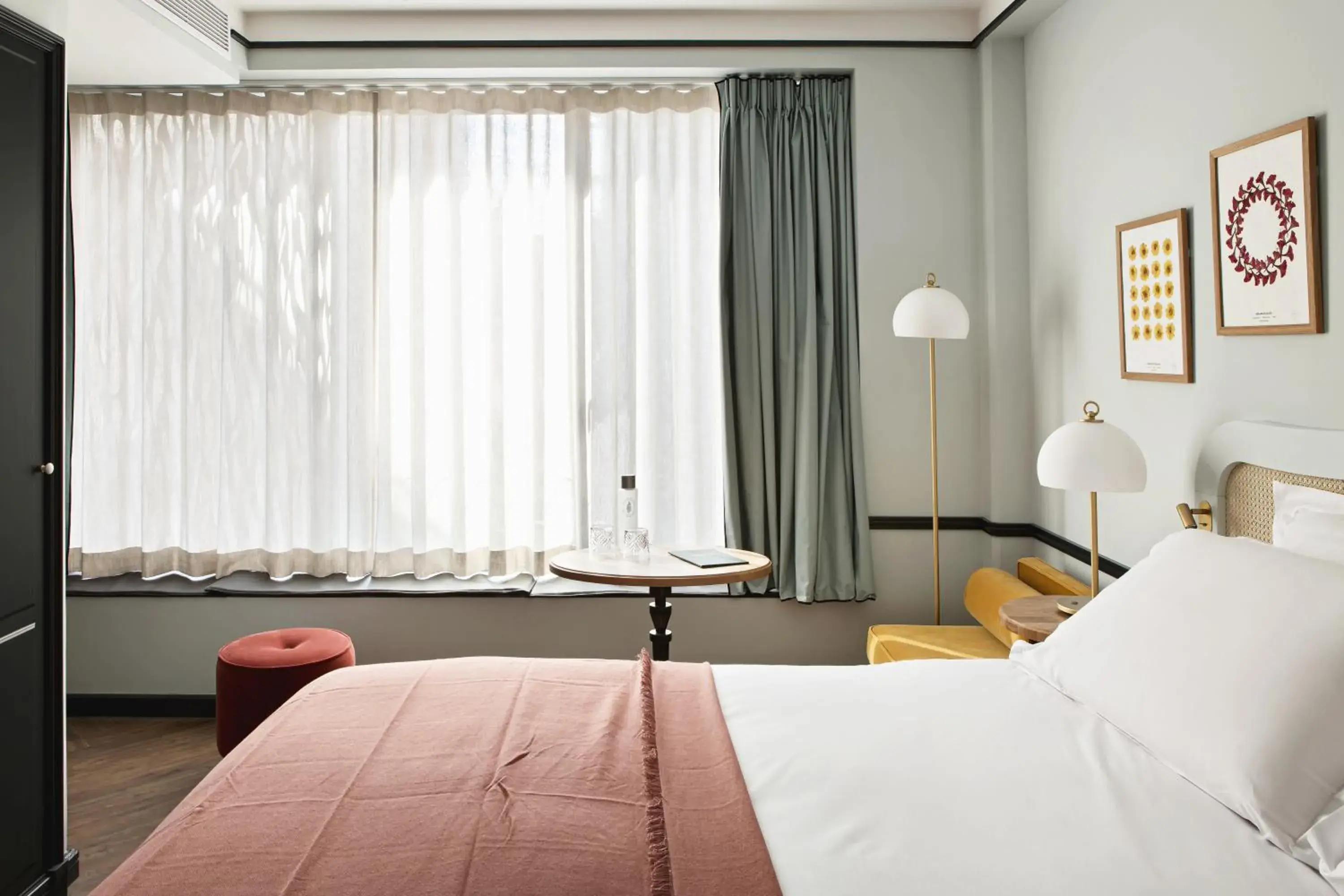 Bed in Hôtel Botaniste Bed in Hôtel Botaniste