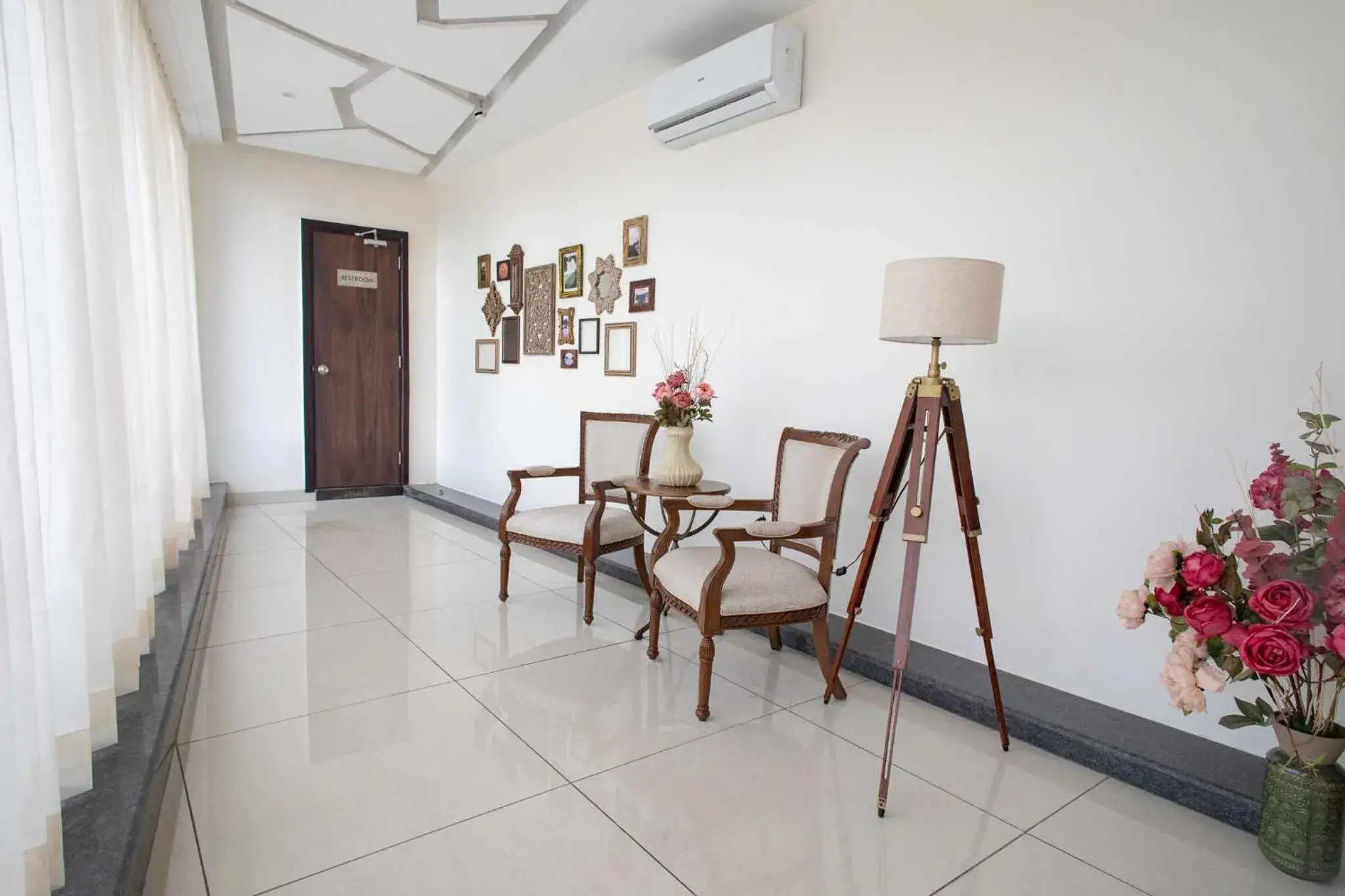 Lobby or reception in Hotel Alaya Lobby or reception in Hotel Alaya