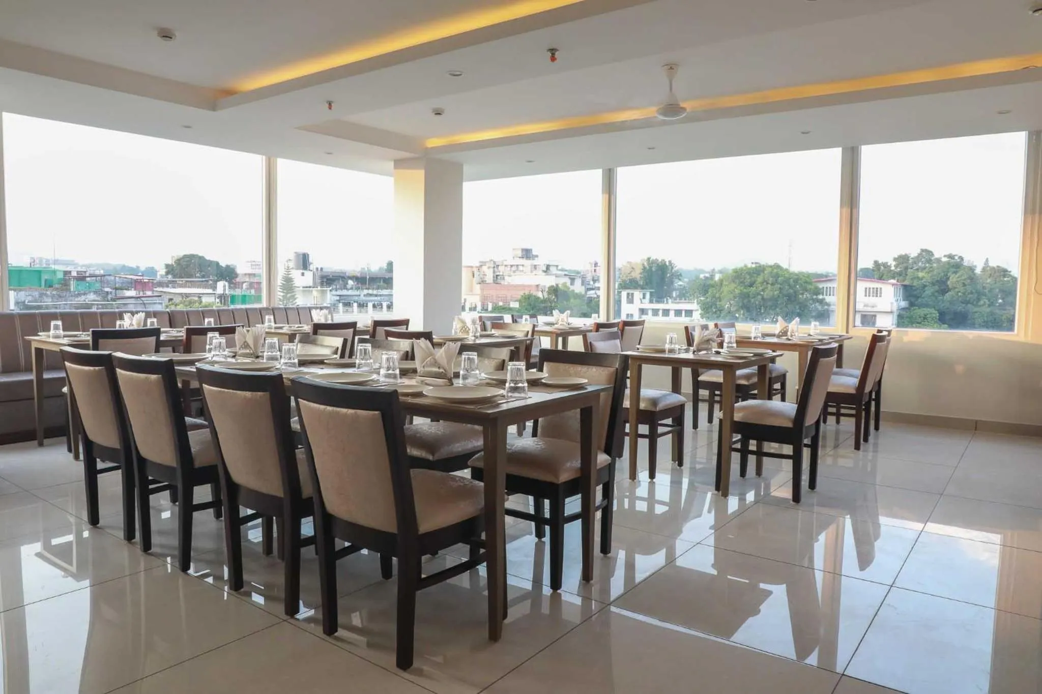 Restaurant/places to eat in Hotel Alaya