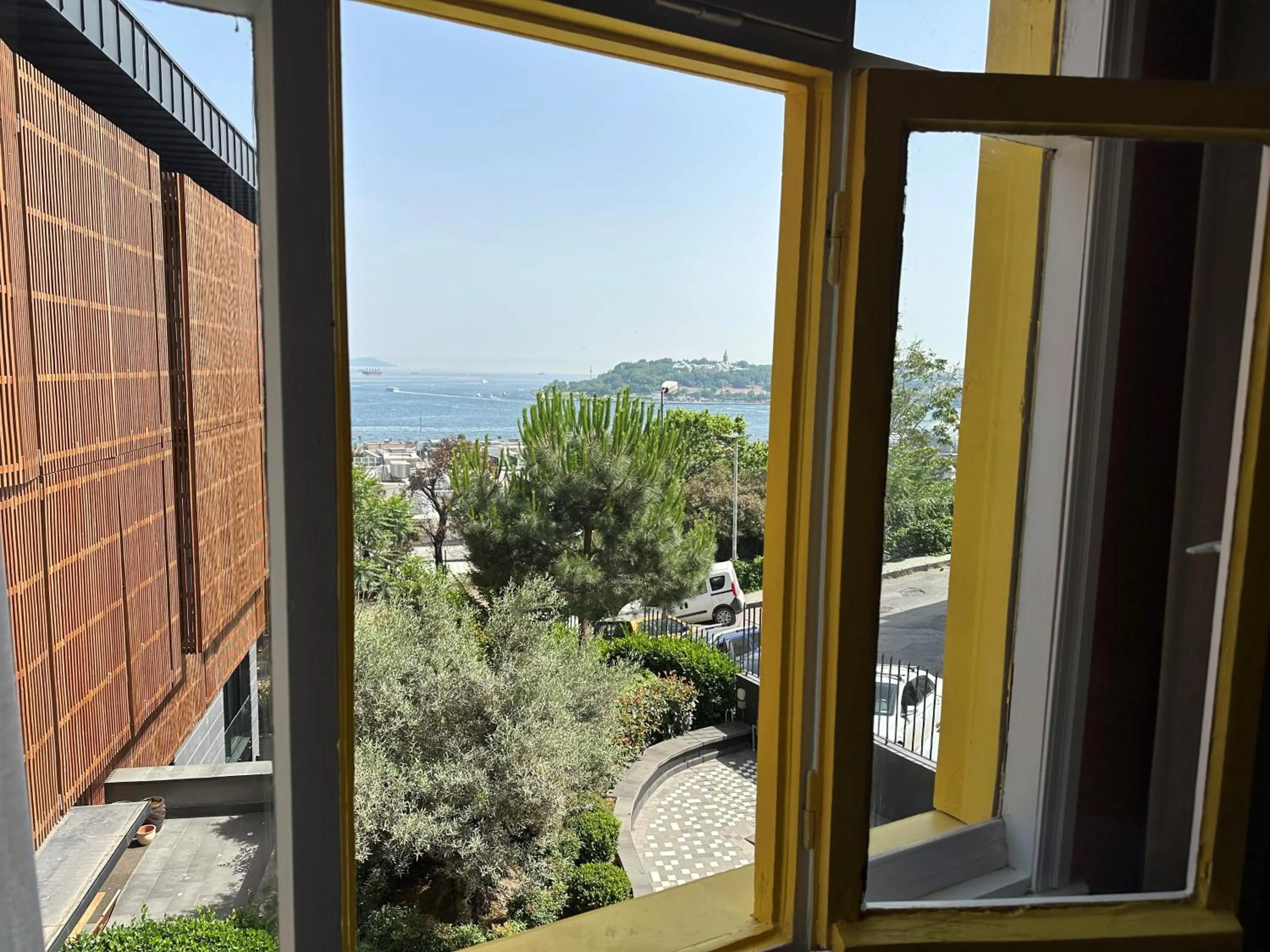 Day in Fragments Hotel