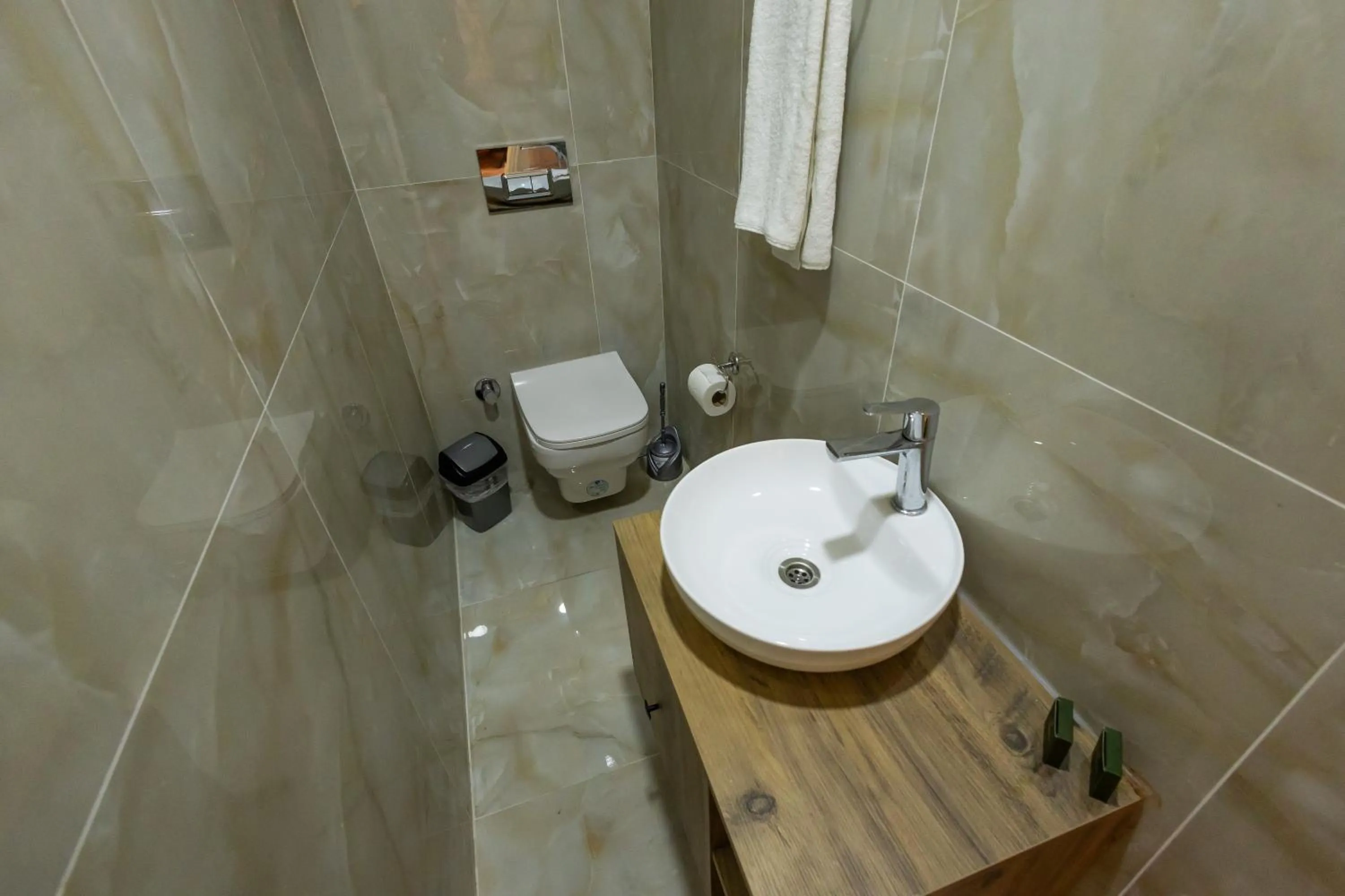 Toilet in Fragments Hotel