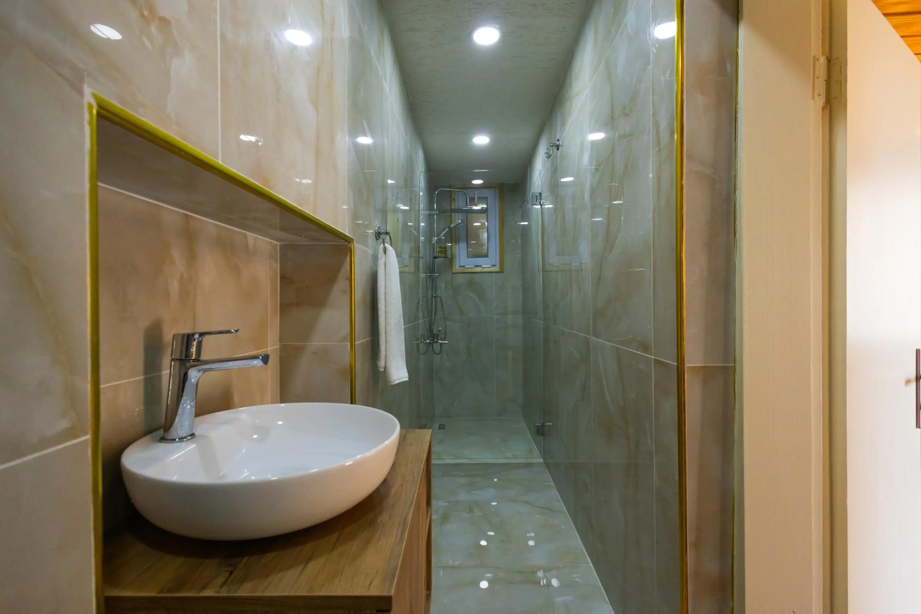 Shower in Fragments Hotel