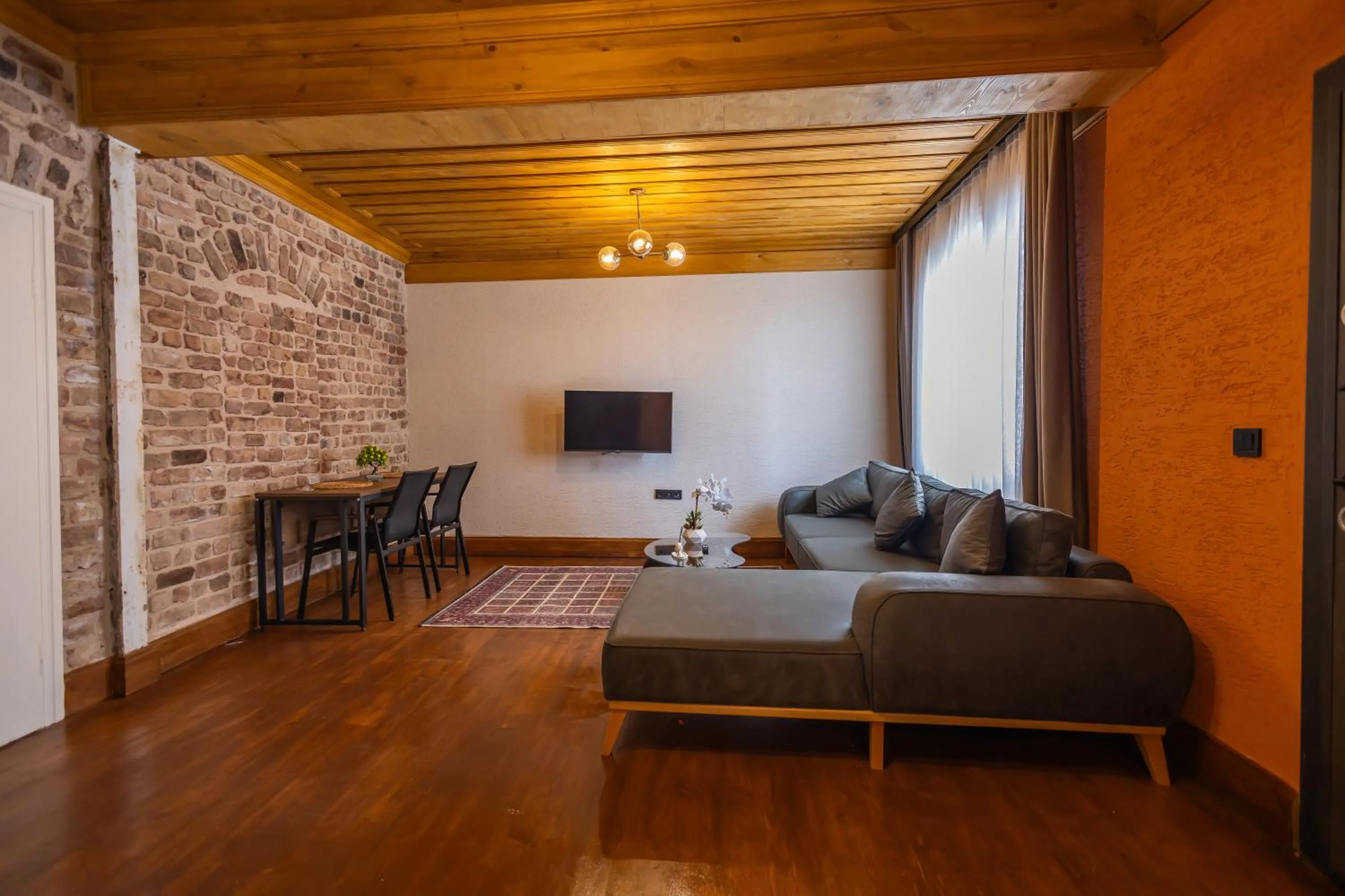 TV and multimedia in Fragments Hotel