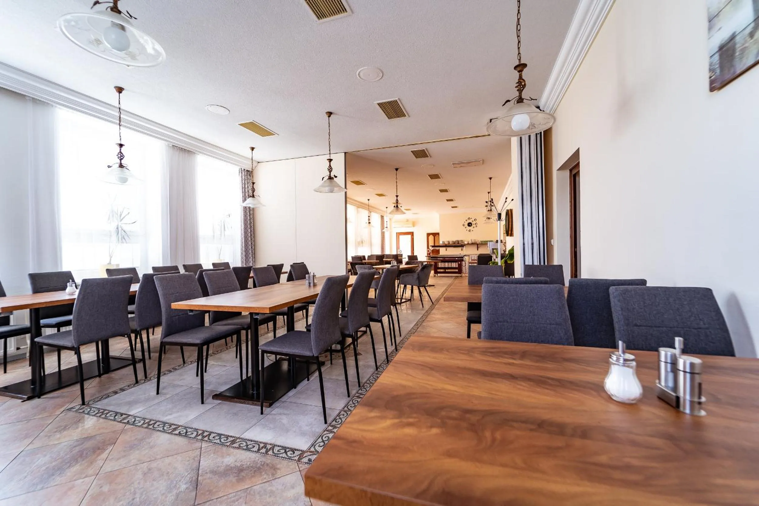 Restaurant/places to eat in Hotel Panorama