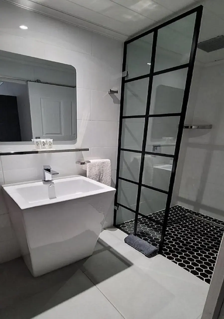 Deluxe Family Room in Rox and Sea Country Lodge Deluxe Family Room in Rox and Sea Country Lodge