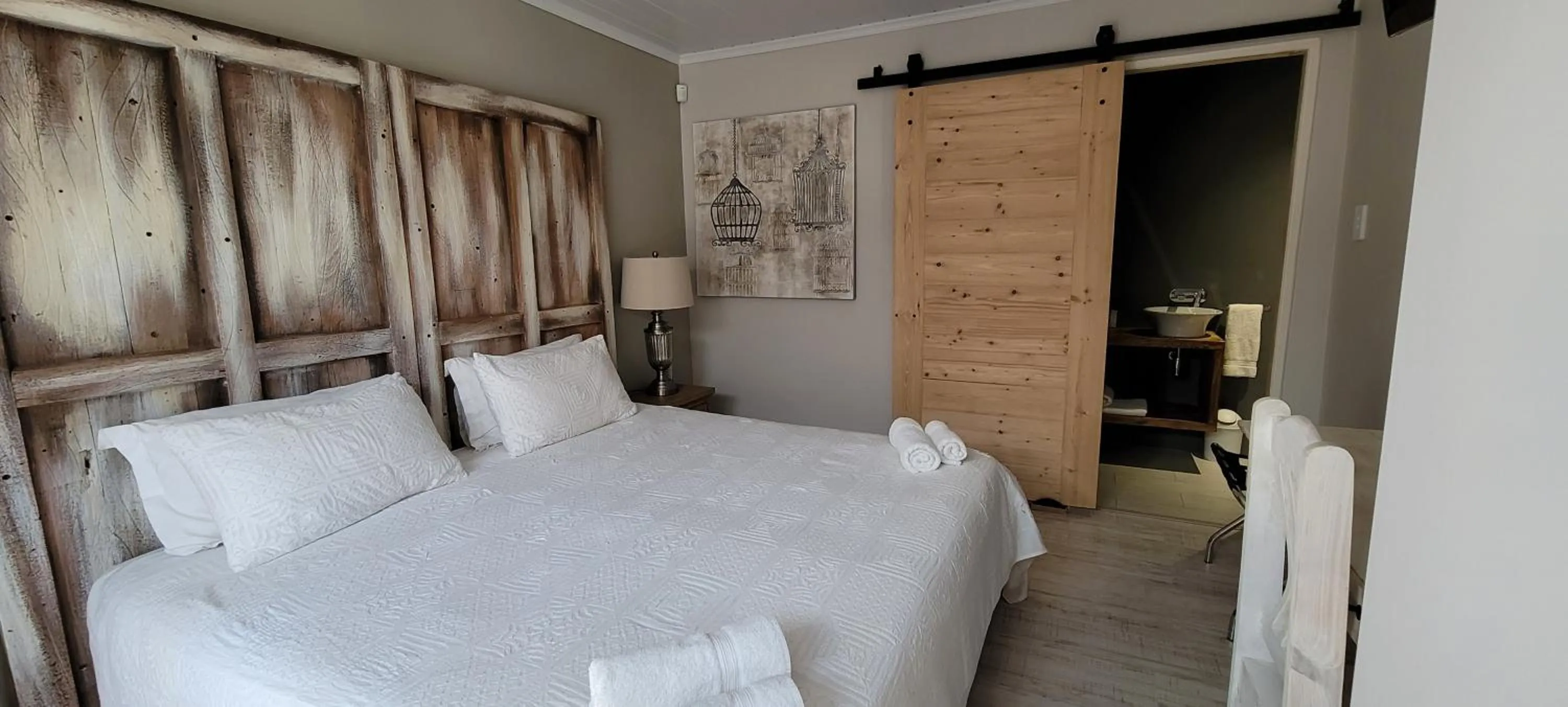 Bedroom, Bed in Rox and Sea Country Lodge